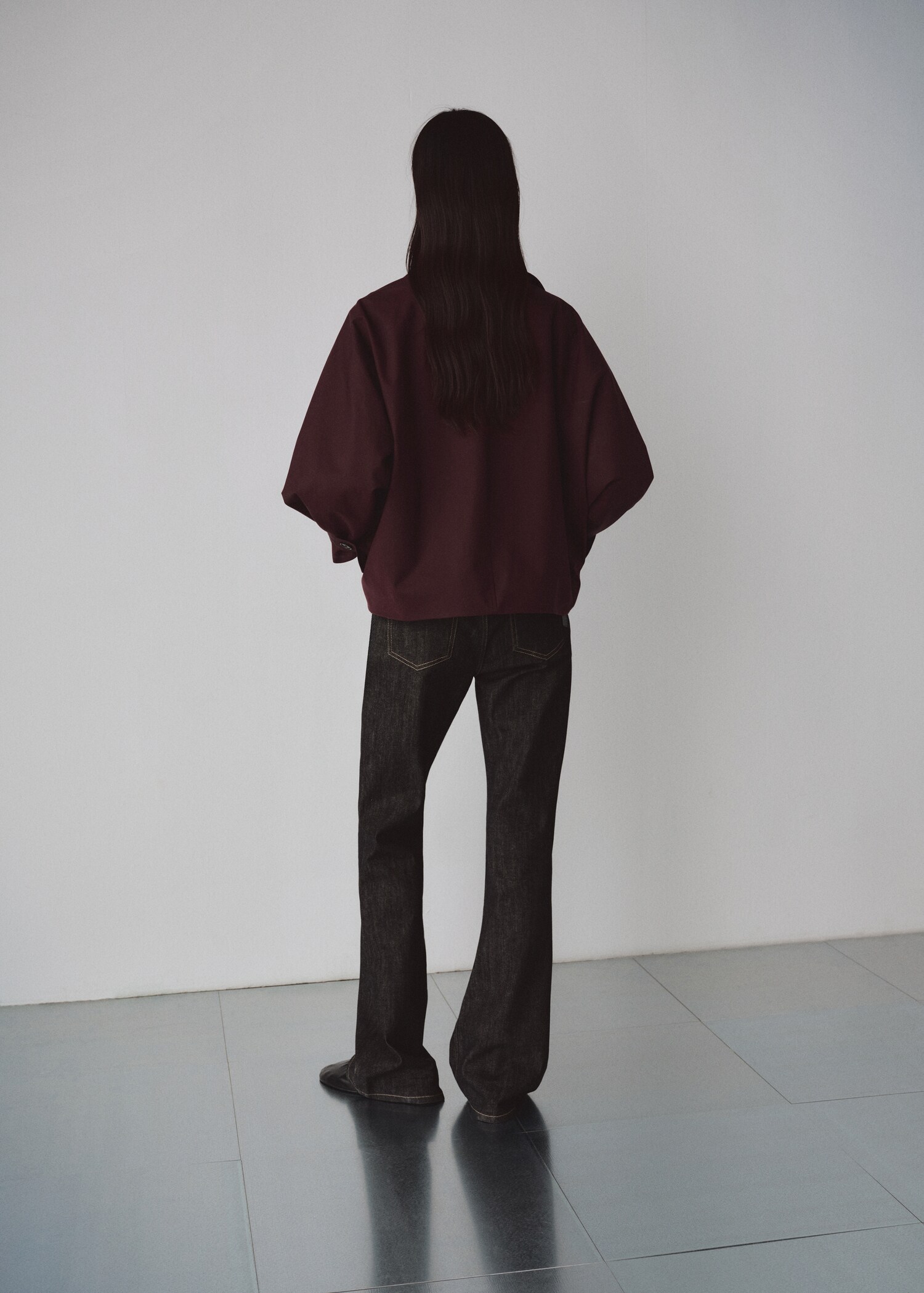 Short double-breasted trench coat with hood - Reverse of the article