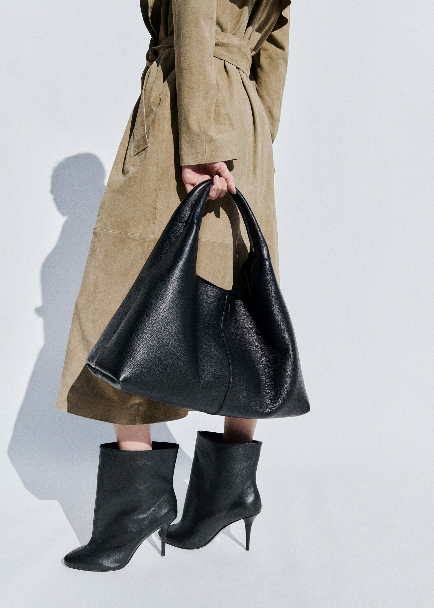 Stitched leather shoulder bag - General plane