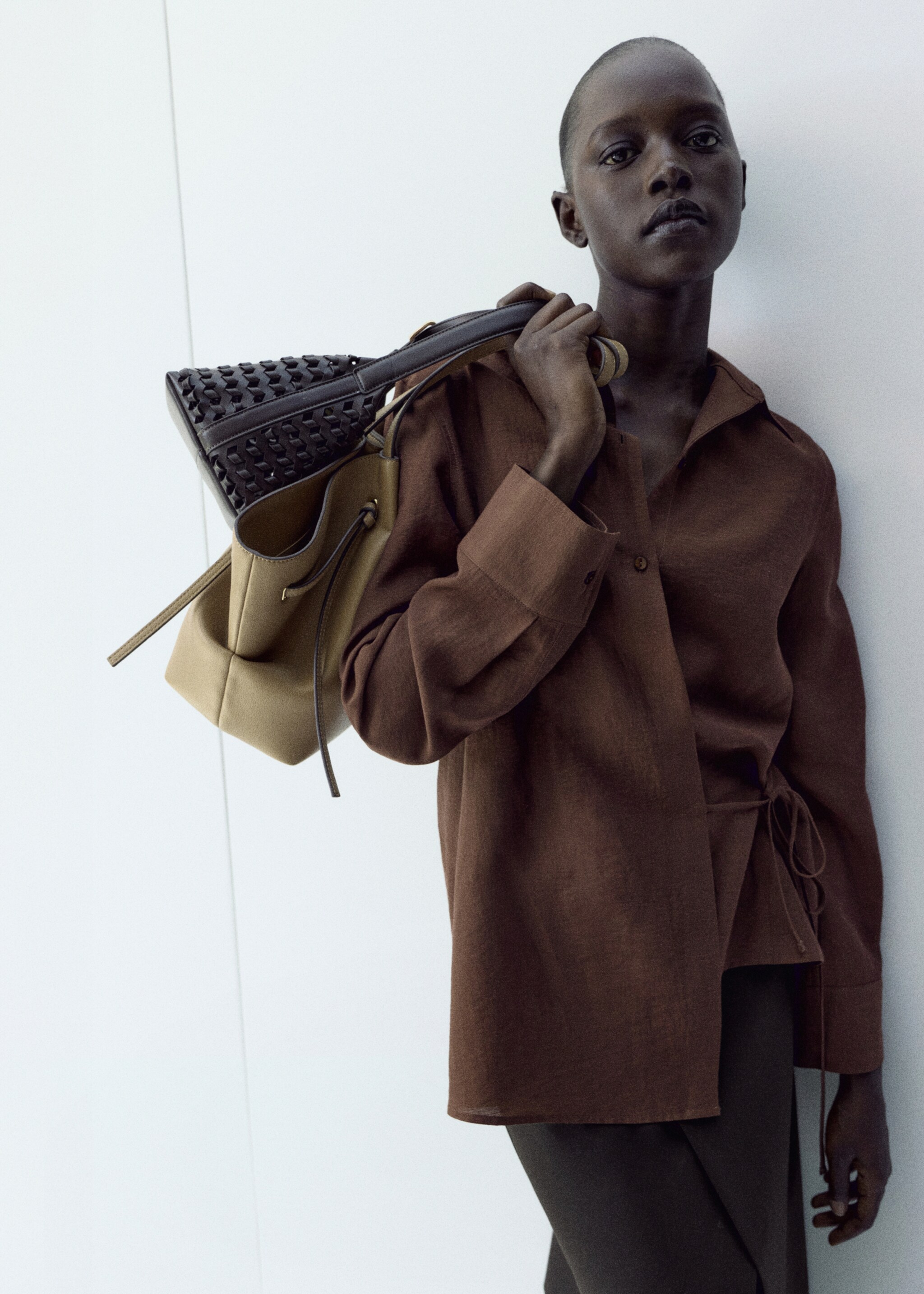 Chemise croisée nœud - Plan moyen, Marron. Ref: 27065828-02.