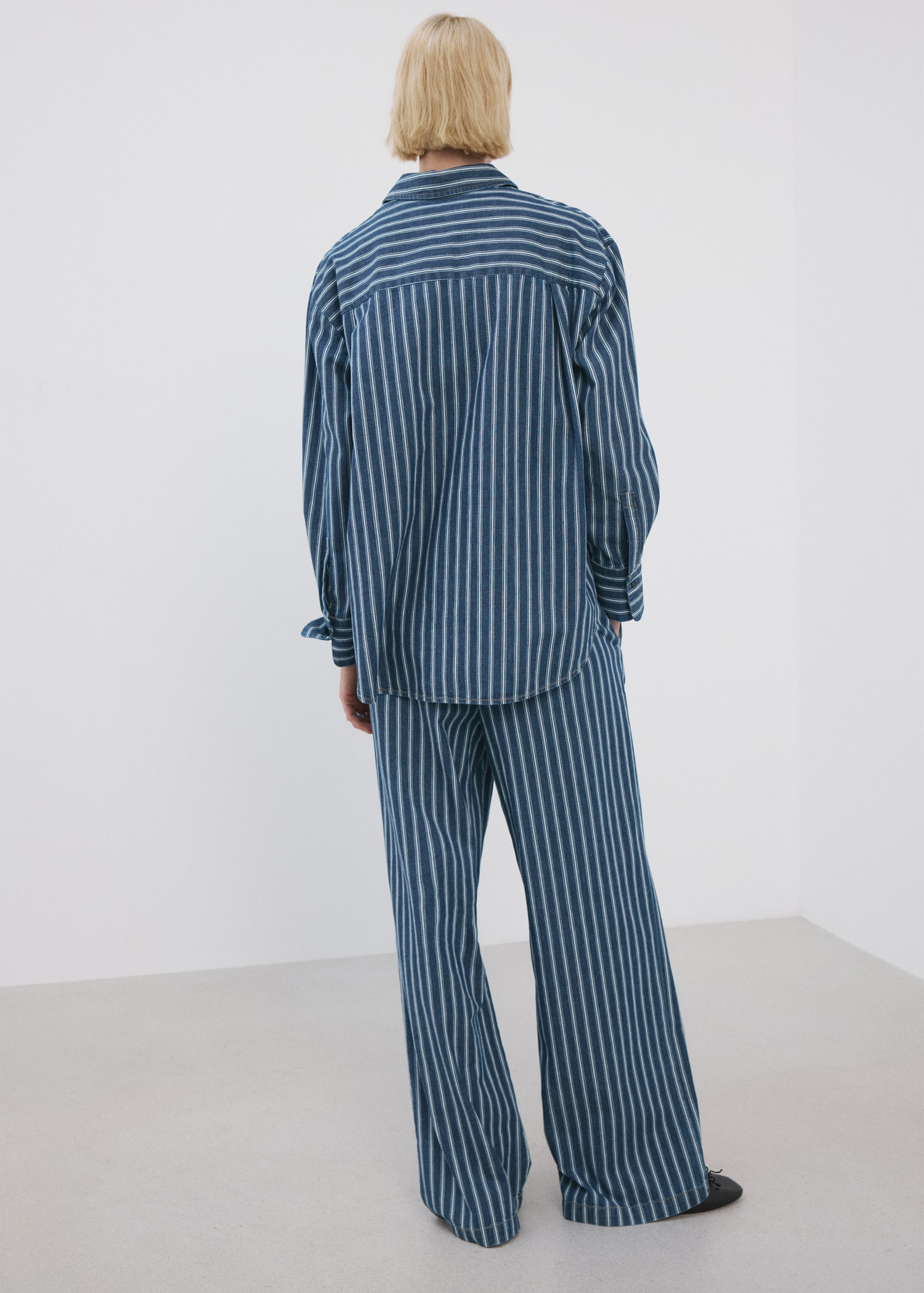 Pantalón recto rayas - Reverso del artículo