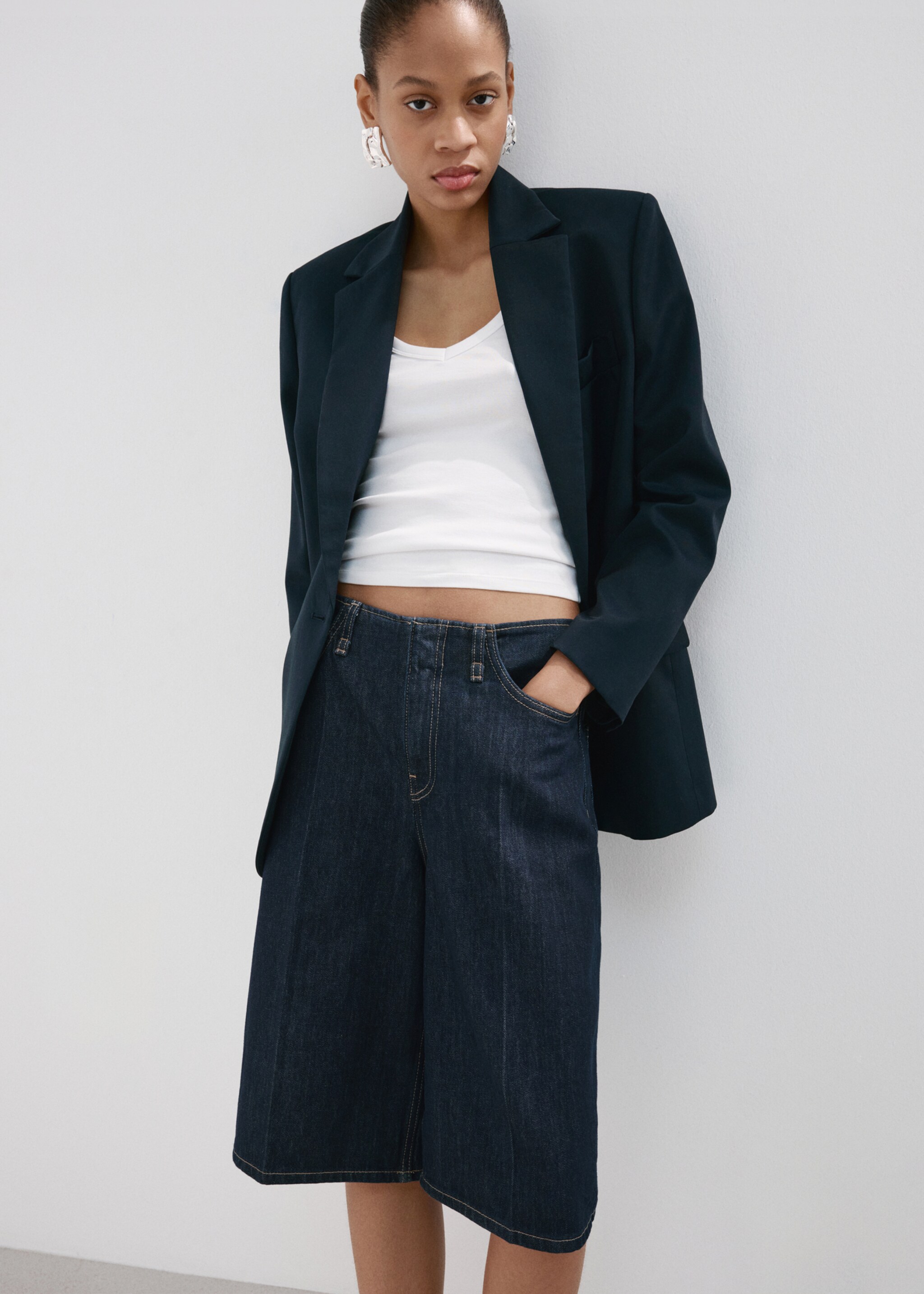 Mid-rise denim bermuda jorts - Details of the article 2, Open Blue. Ref: 27067149-01.