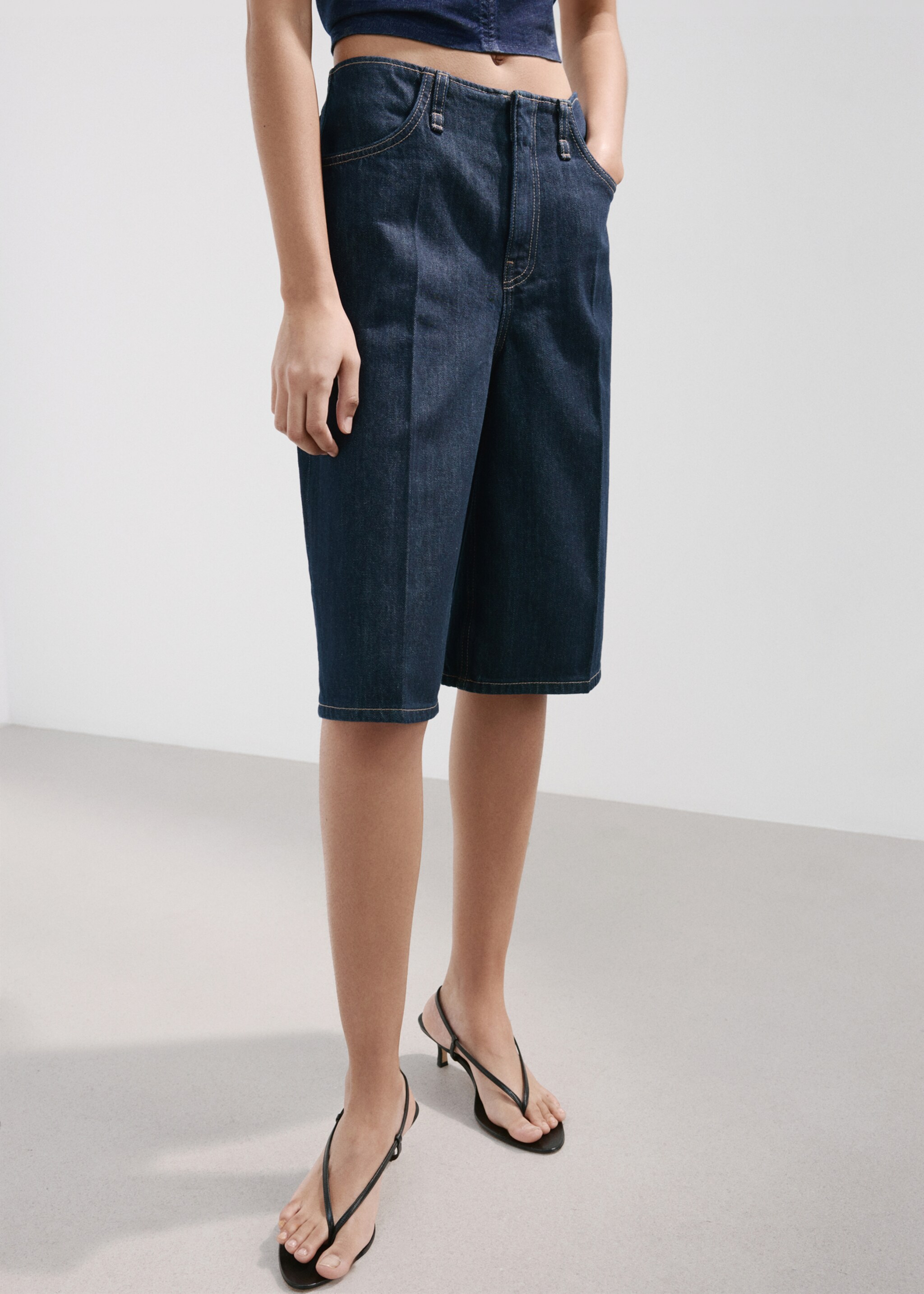 Mid-rise denim bermuda jorts - Details of the article 4, Open Blue. Ref: 27067149-01.