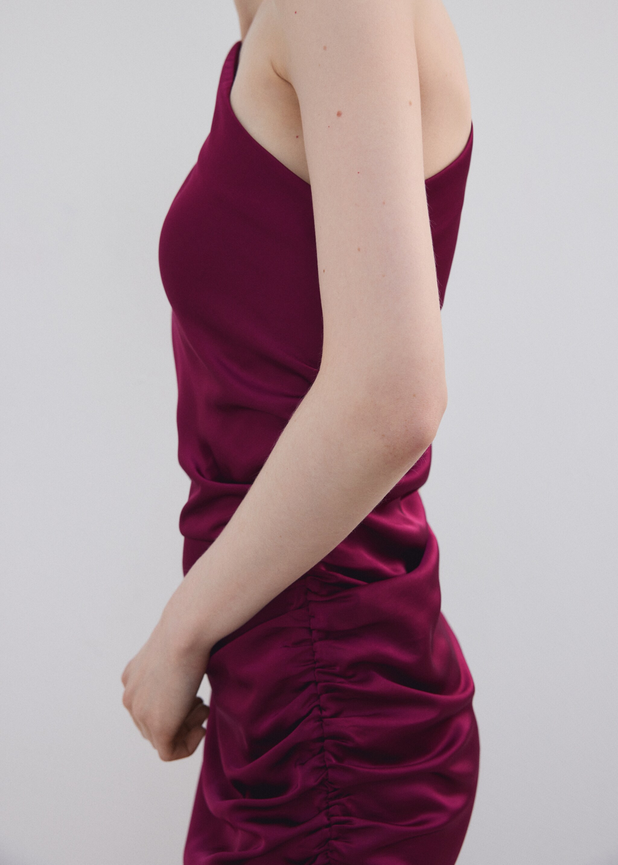 Asymmetrical satin dress with side slits - Details of the article 1, Fuchsia. Ref: 27071192-01.