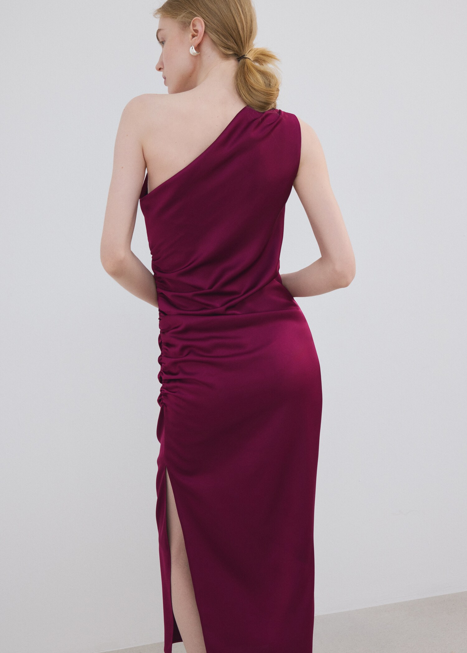 Asymmetrical satin dress with side slits - Reverse of the article