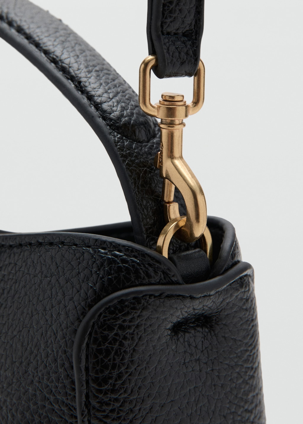 Small bucket bag with metal detail
