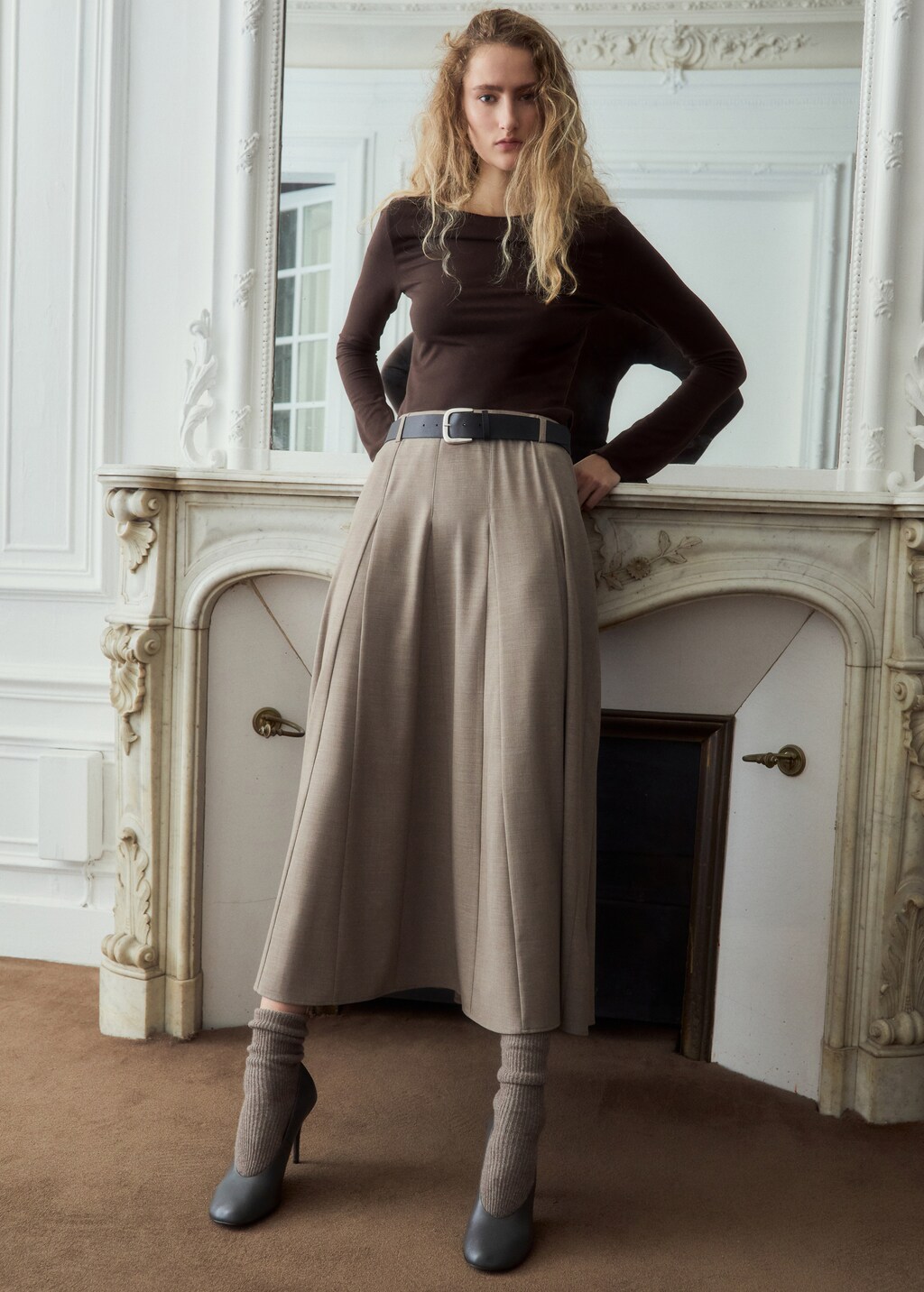 A-line skirt with godets and belt