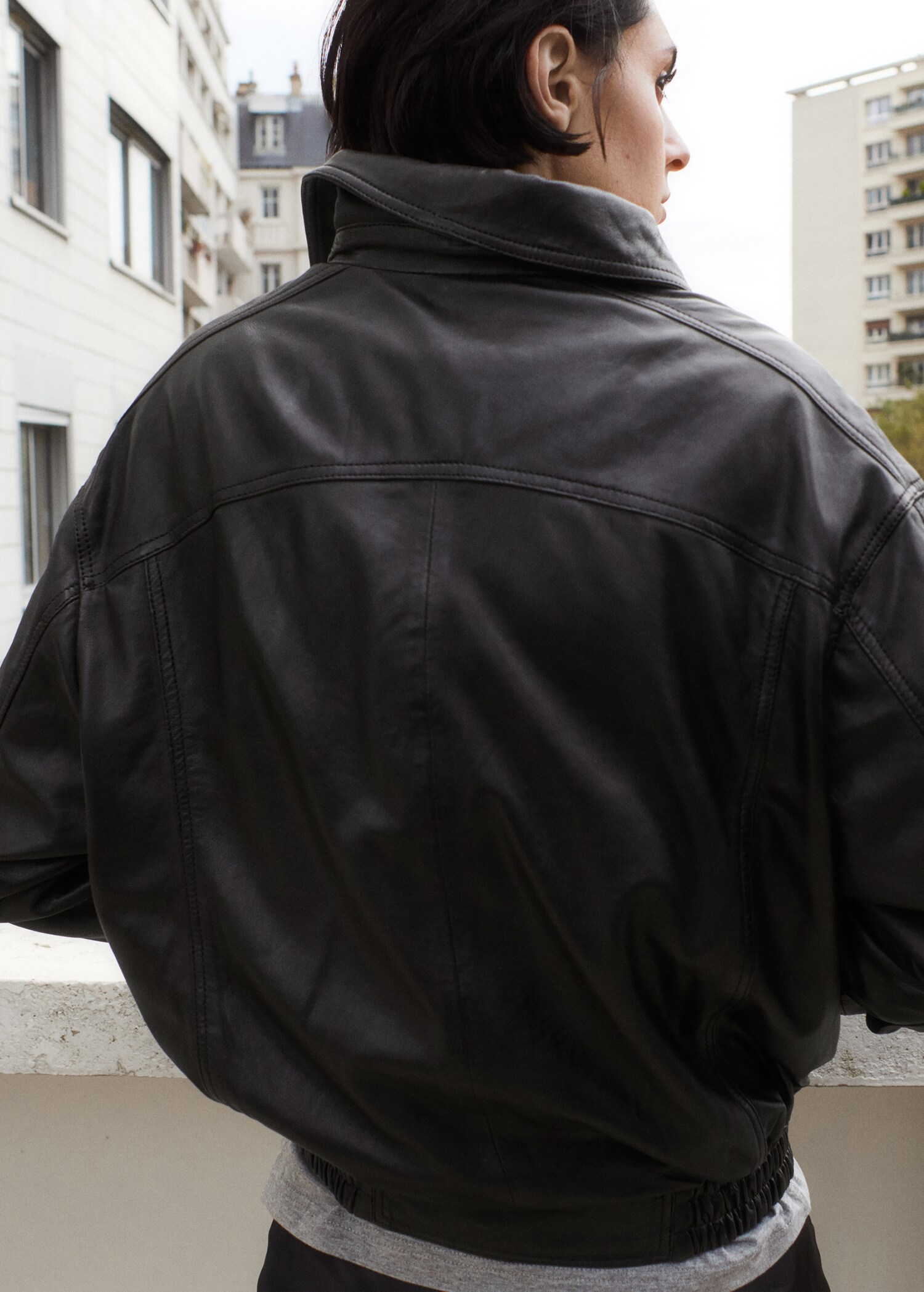 Oversized leather jacket - Reverse of the article