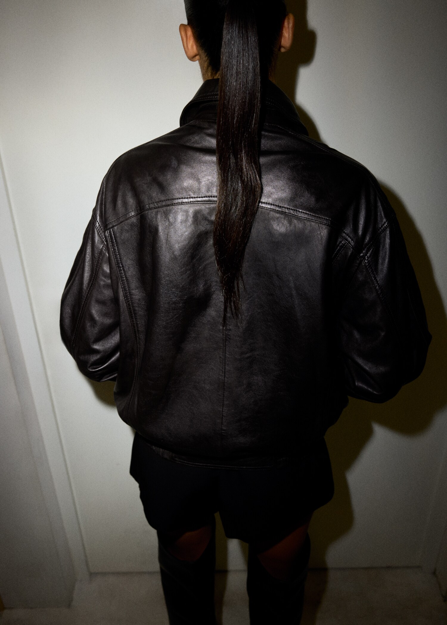 Oversized leather jacket - Reverse of the article