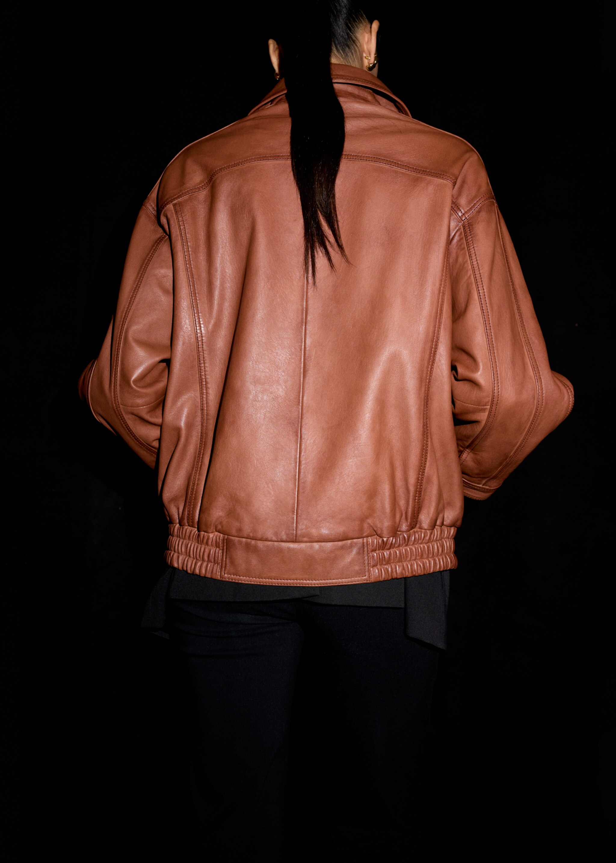 Oversized leather jacket - Reverse of the article, Cognac. Ref: 27071285-02.