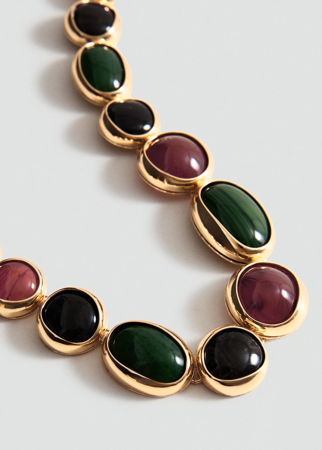 Combined-resin bead necklace