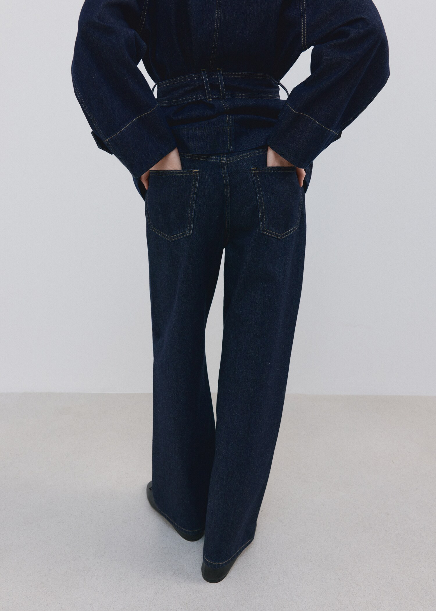 Straight low-waist jeans - Details of the article 4