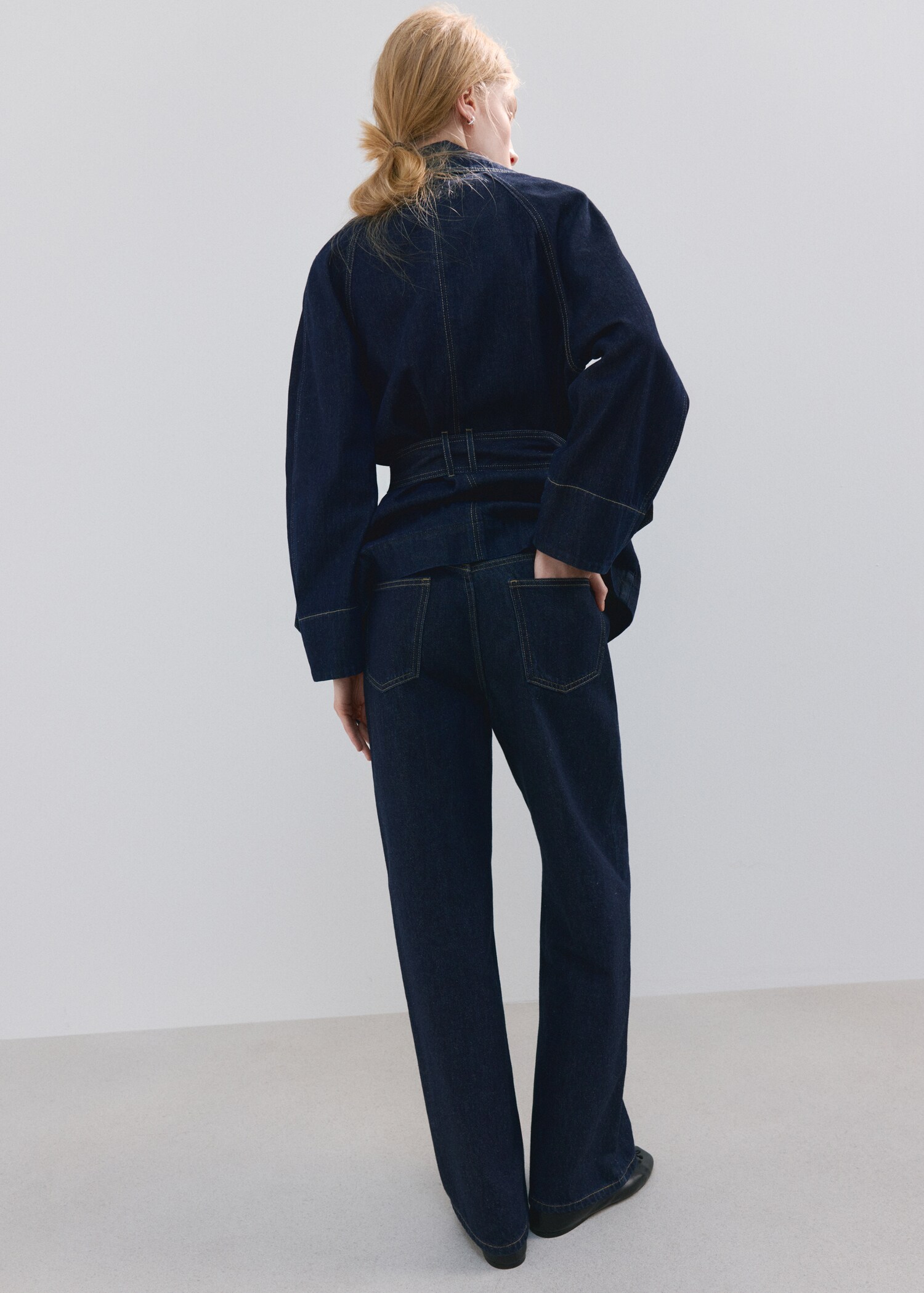 Straight low-waist jeans - Reverse of the article