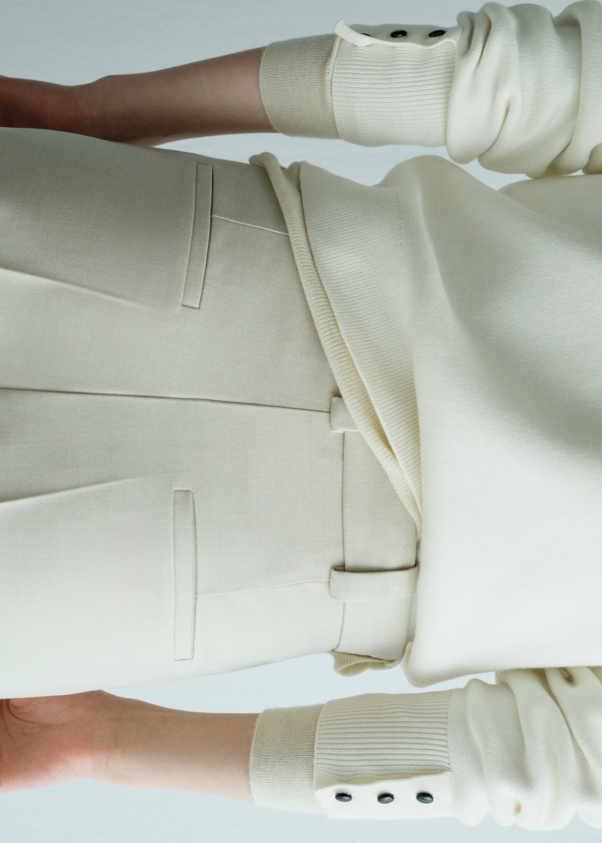 Buttoned cuffs sweater - Details of the article 1, Ecru. Ref: 27074084-01.