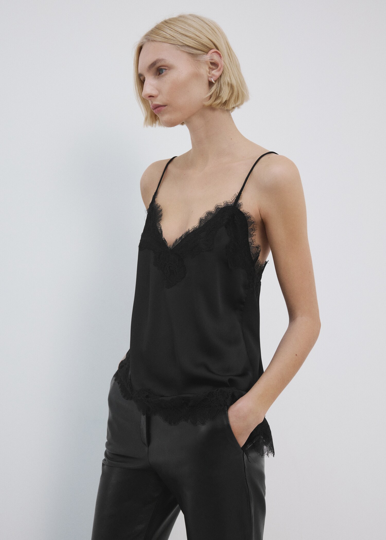 Asymmetrical lace lingerie top - Medium plane