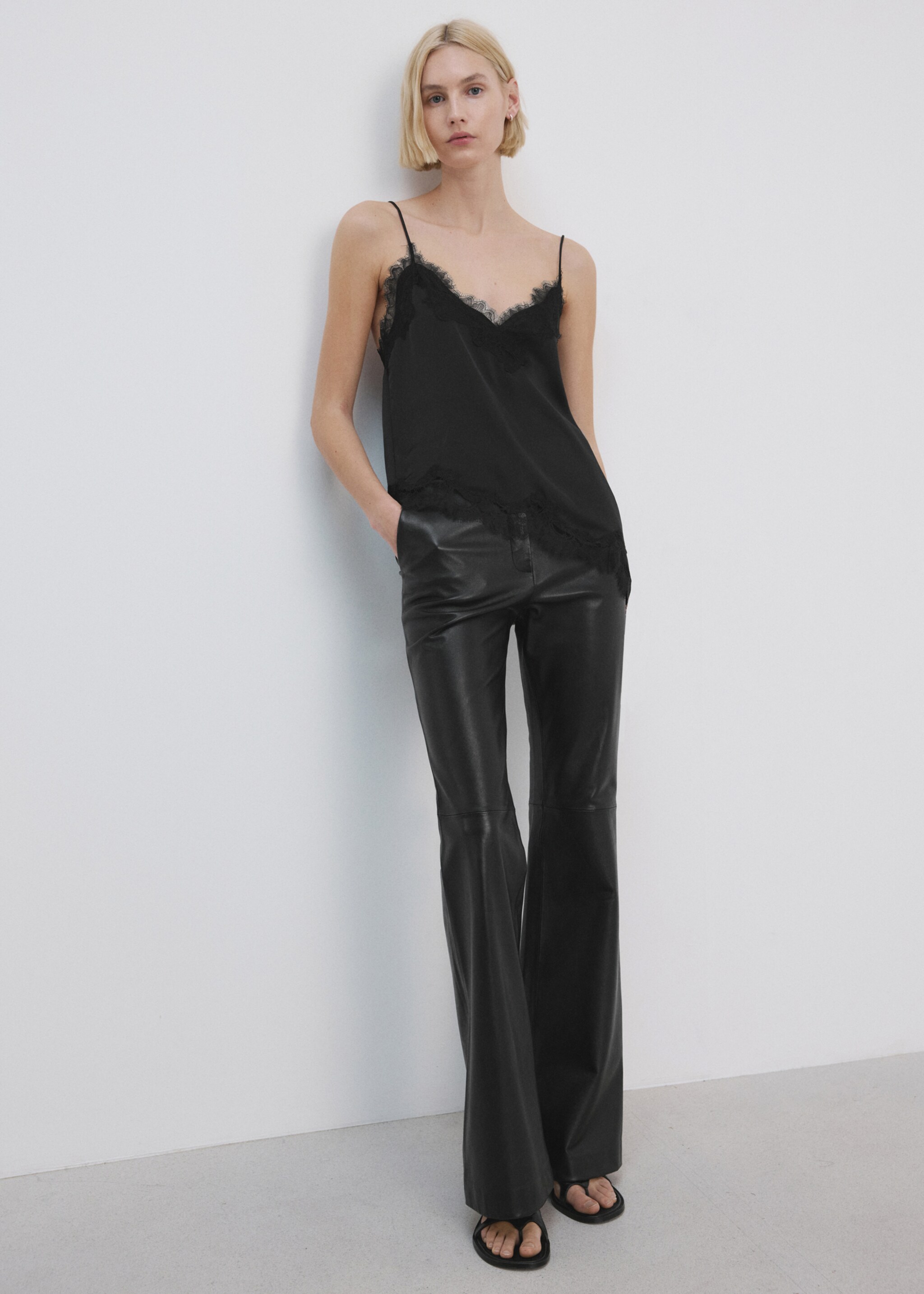 Asymmetrical lace lingerie top - General plane, Black. Ref: 27074089-01.