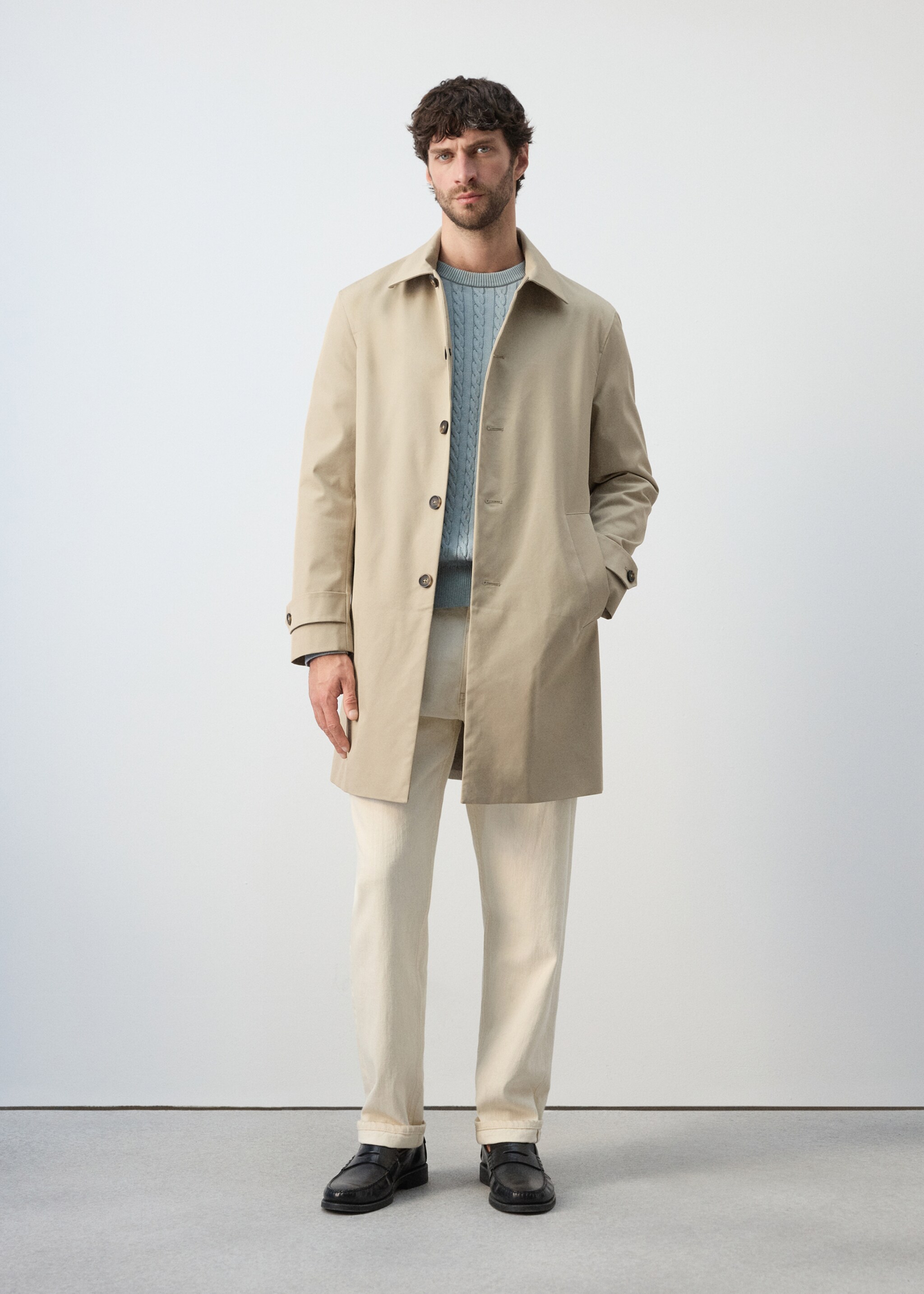 Water-repellent gabardine with pockets - General plane, Beige. Ref: 27074405-01.