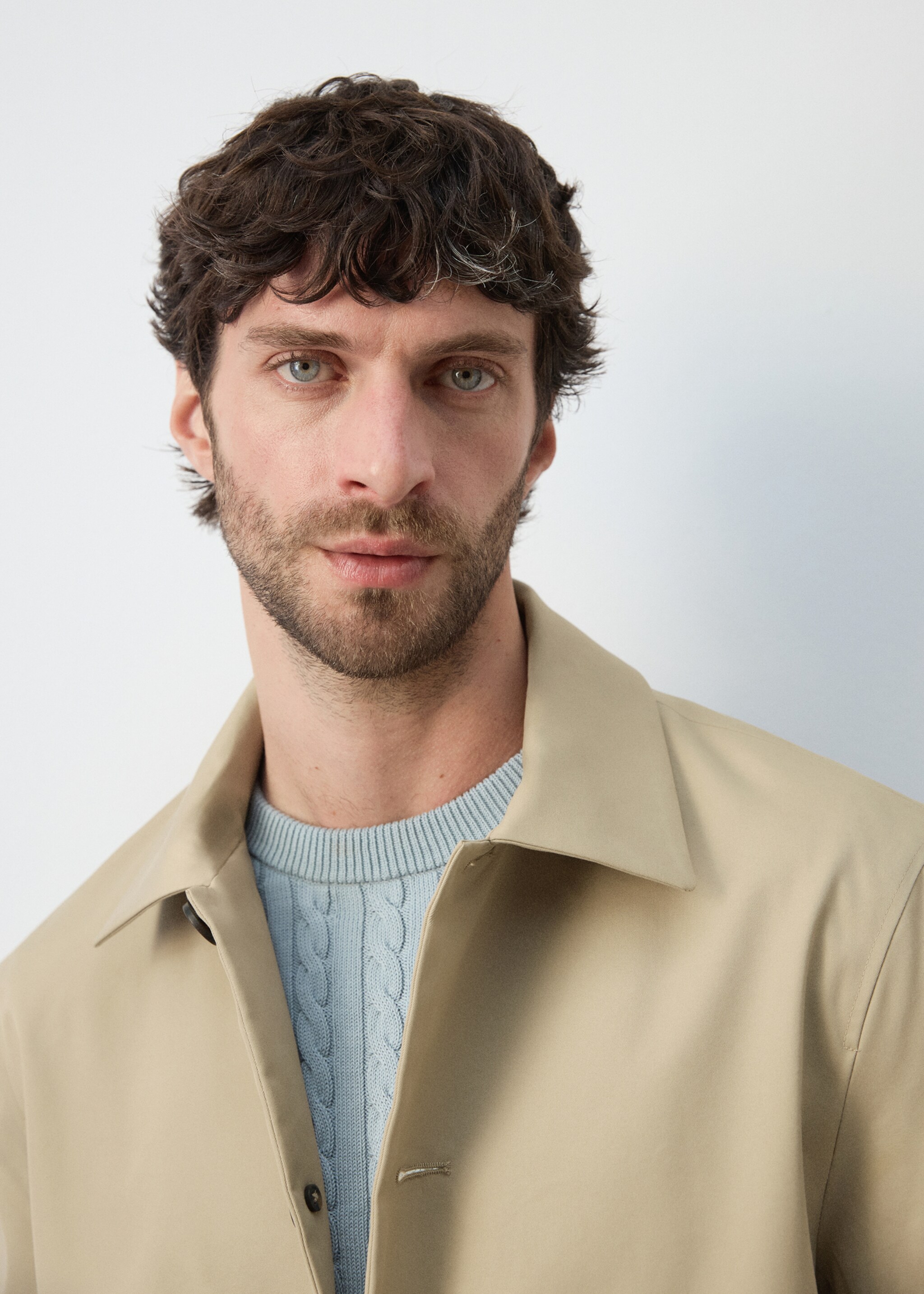 Gavardina repel·lent a l'aigua butxaques - Detall de l'article 1, Beige. Ref: 27074405-02.