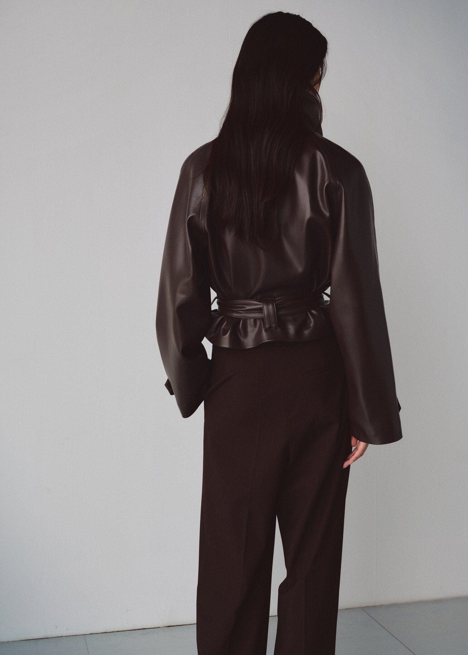 Faux-leather jacket with maxi lapels - Reverse of the article
