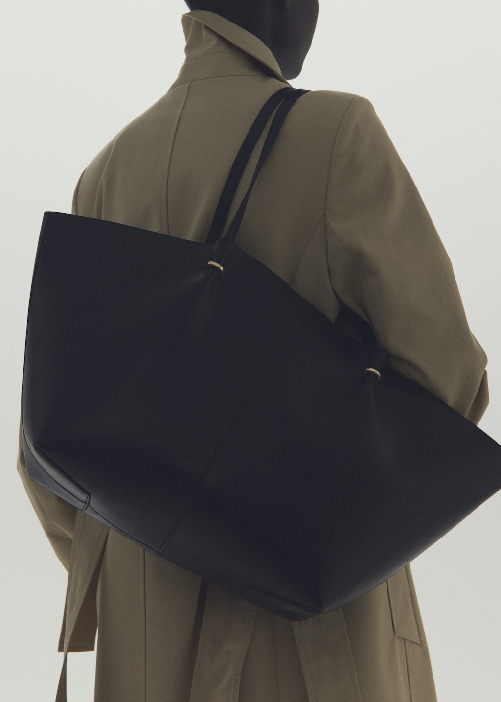 Shopper bag with metallic details