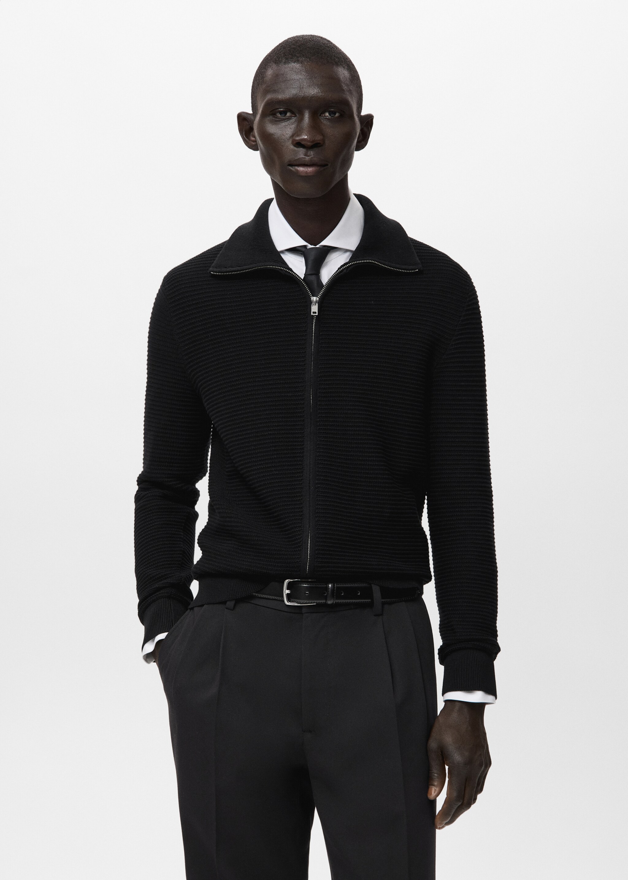 Structured knitted cardigan with zip - Medium plane, Black. Ref: 27081259-01.