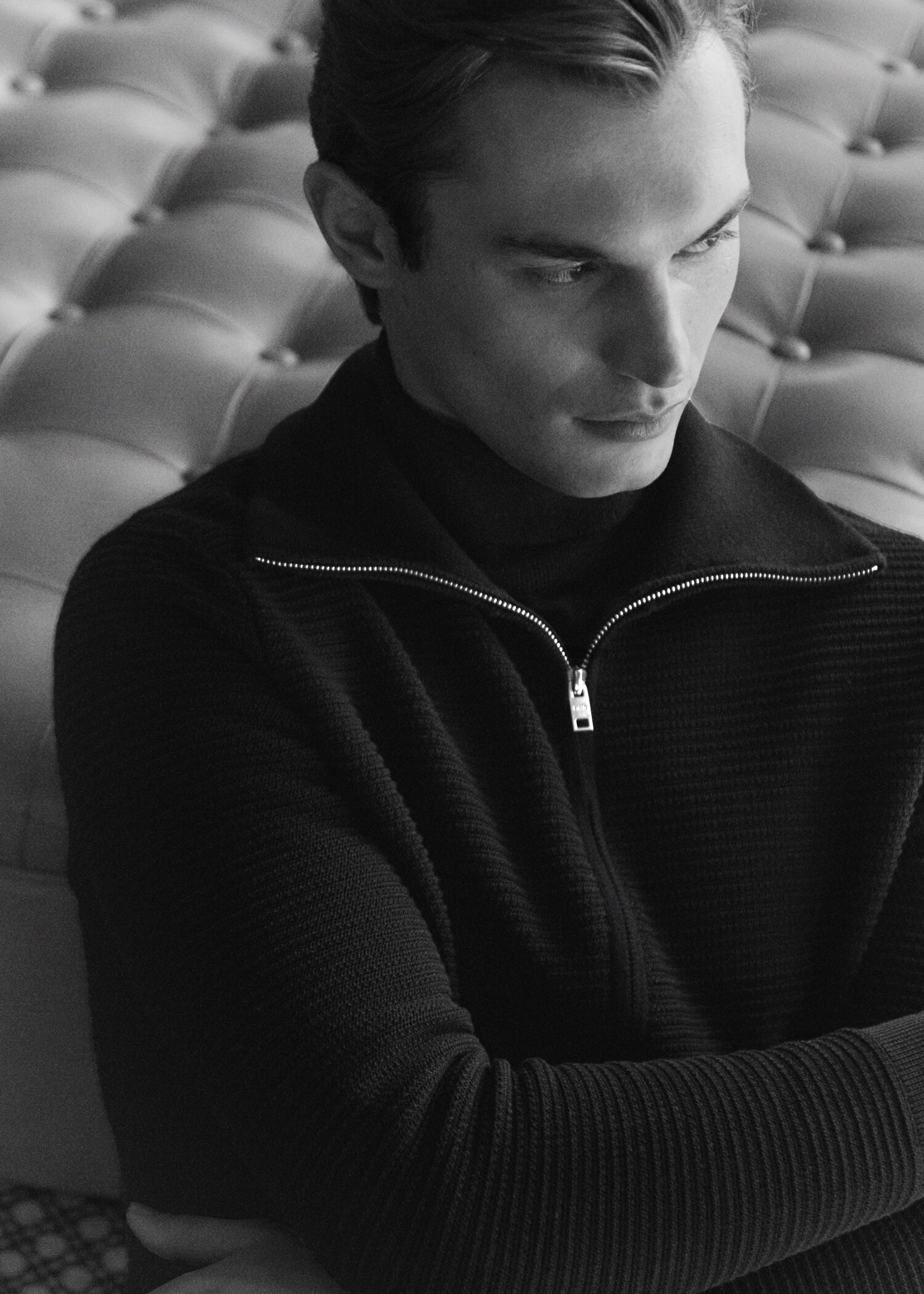 Structured knitted cardigan with zip - Details of the article 3