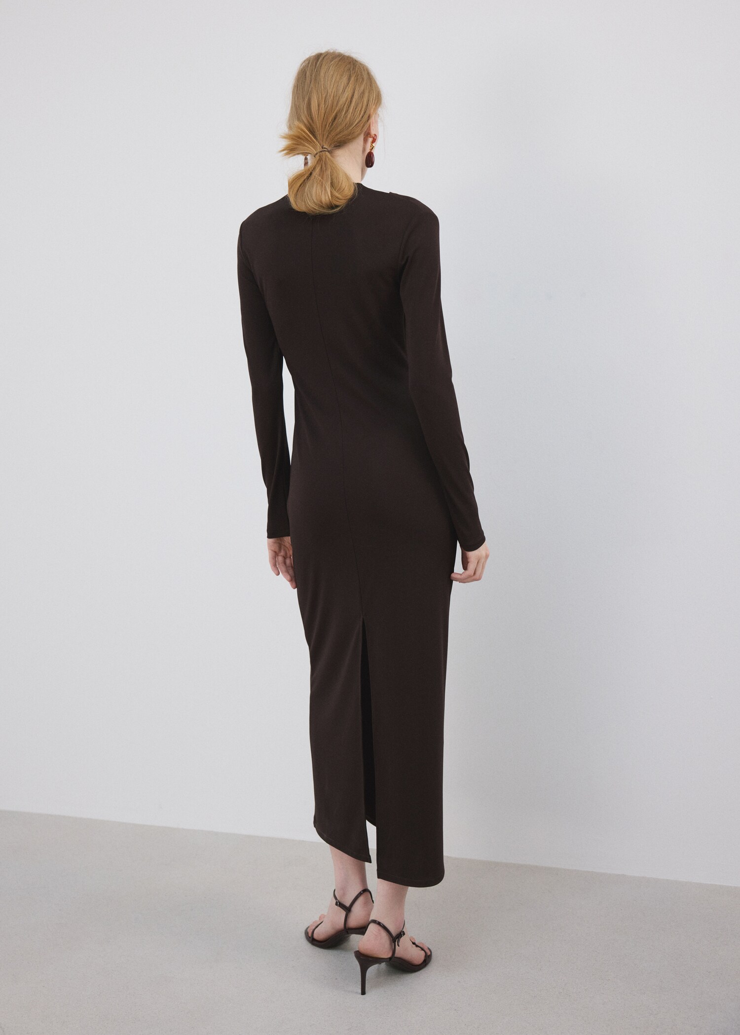 Boat-neck ruched dress - Reverse of the article