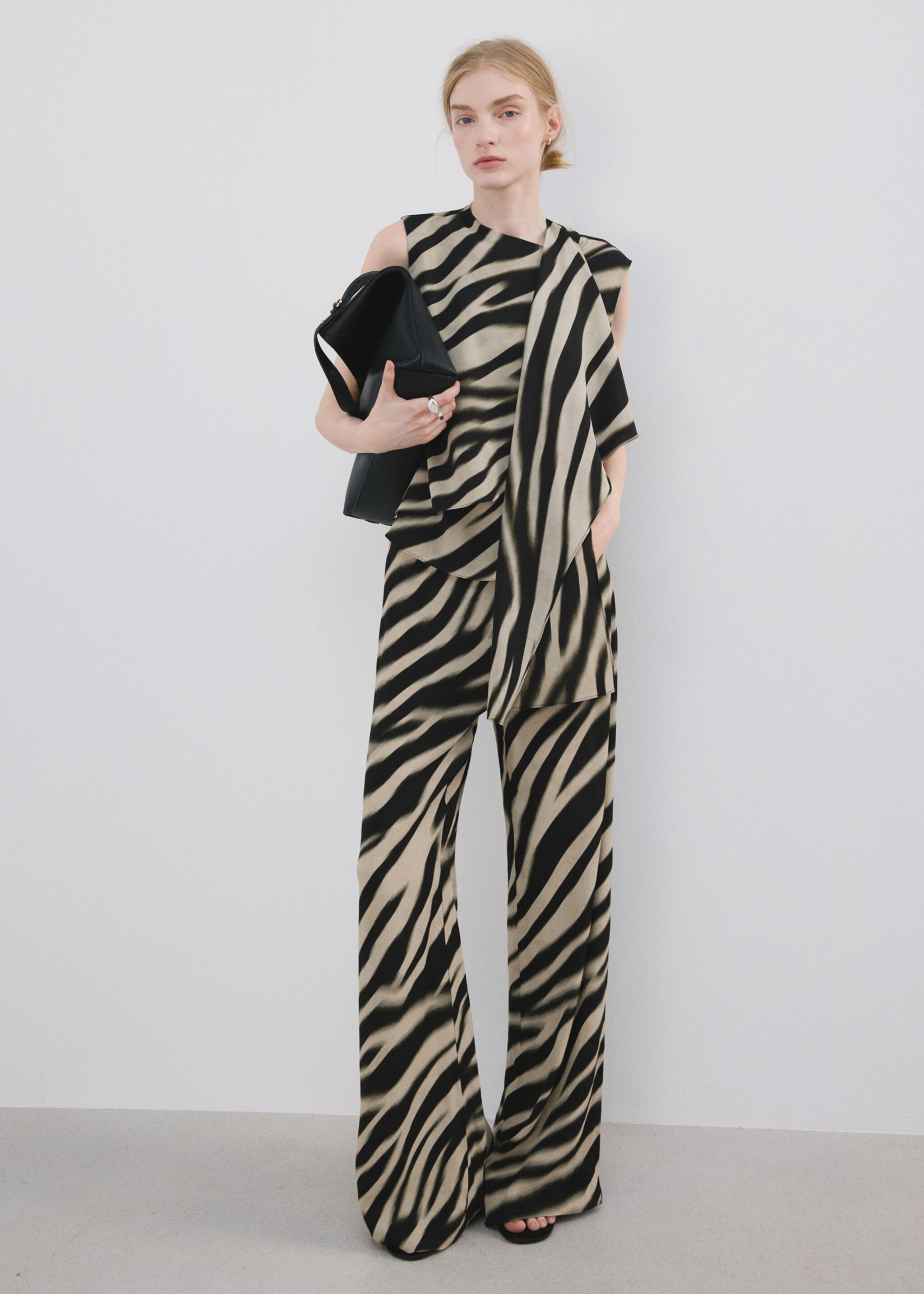 Zebra-print straight-fit trousers - General plane, Black. Ref: 27084099-01.