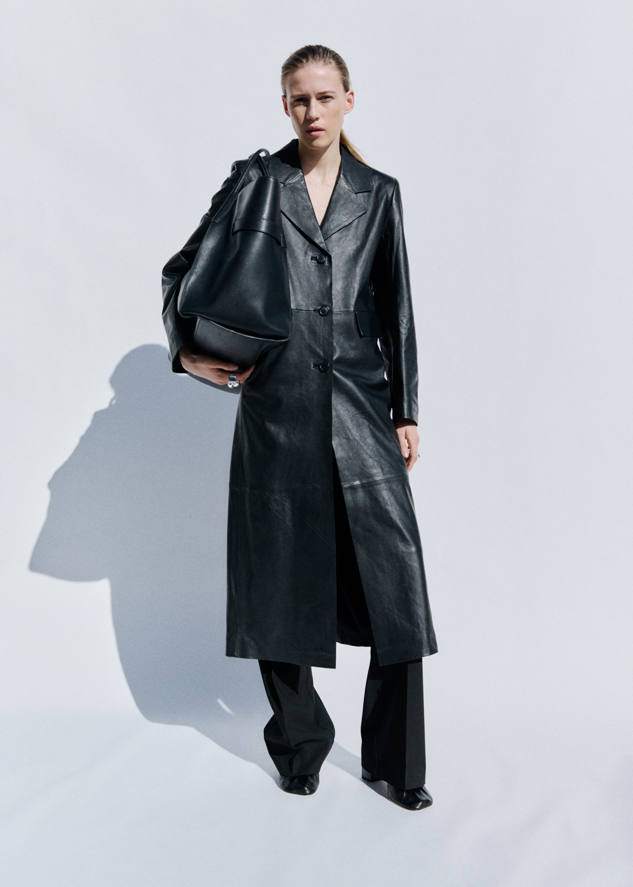 Straight leather coat with pockets - General plane, Black. Ref: 27084434-03.