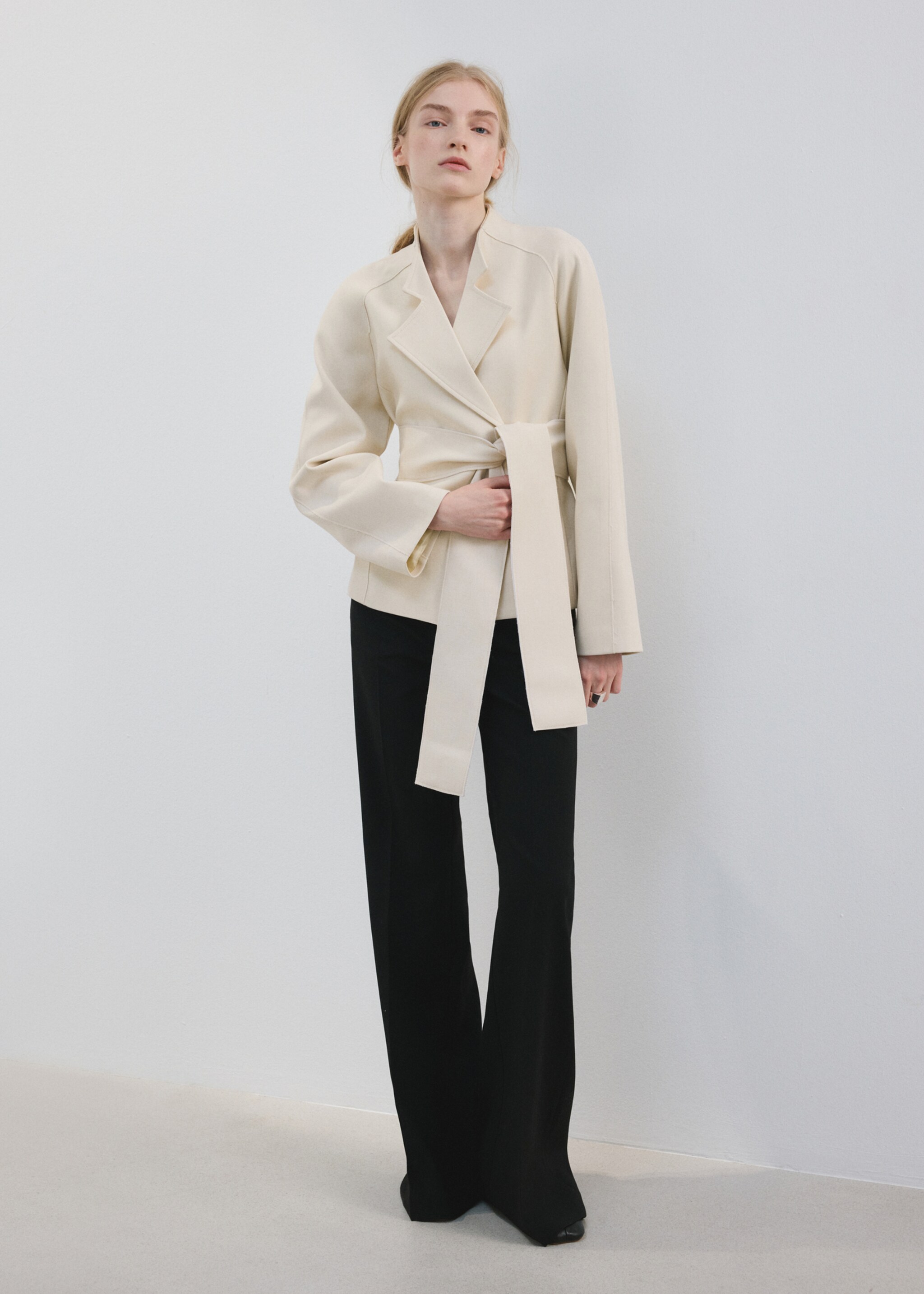 Jacket with lapels and tie belt - General plane, Ecru. Ref: 27084448-01.