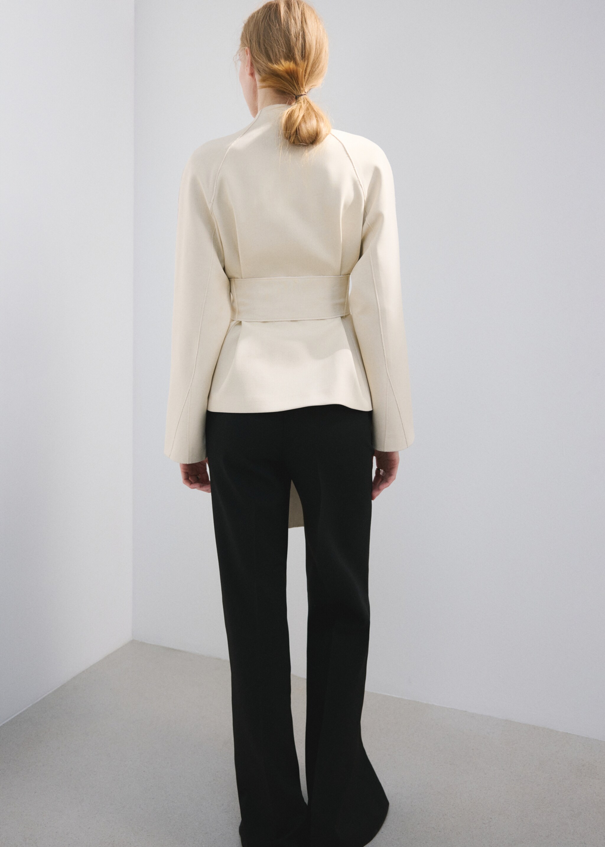 Jacket with lapels and tie belt - Reverse of the article, Ecru. Ref: 27084448-01.