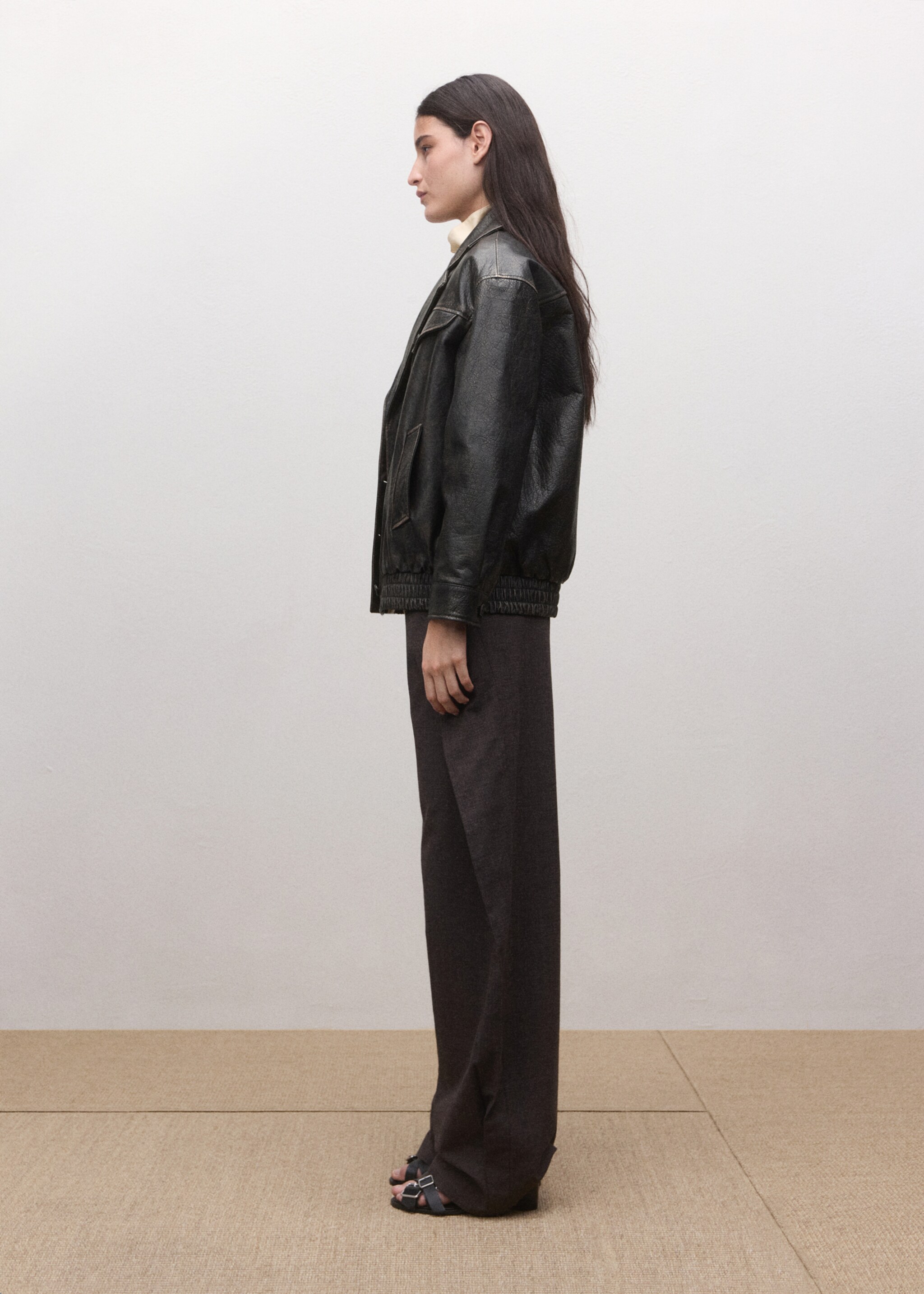 Veste 100 % cuir oversize boutons - Détail de l'article 2, Marron. Ref: 27084772-01.