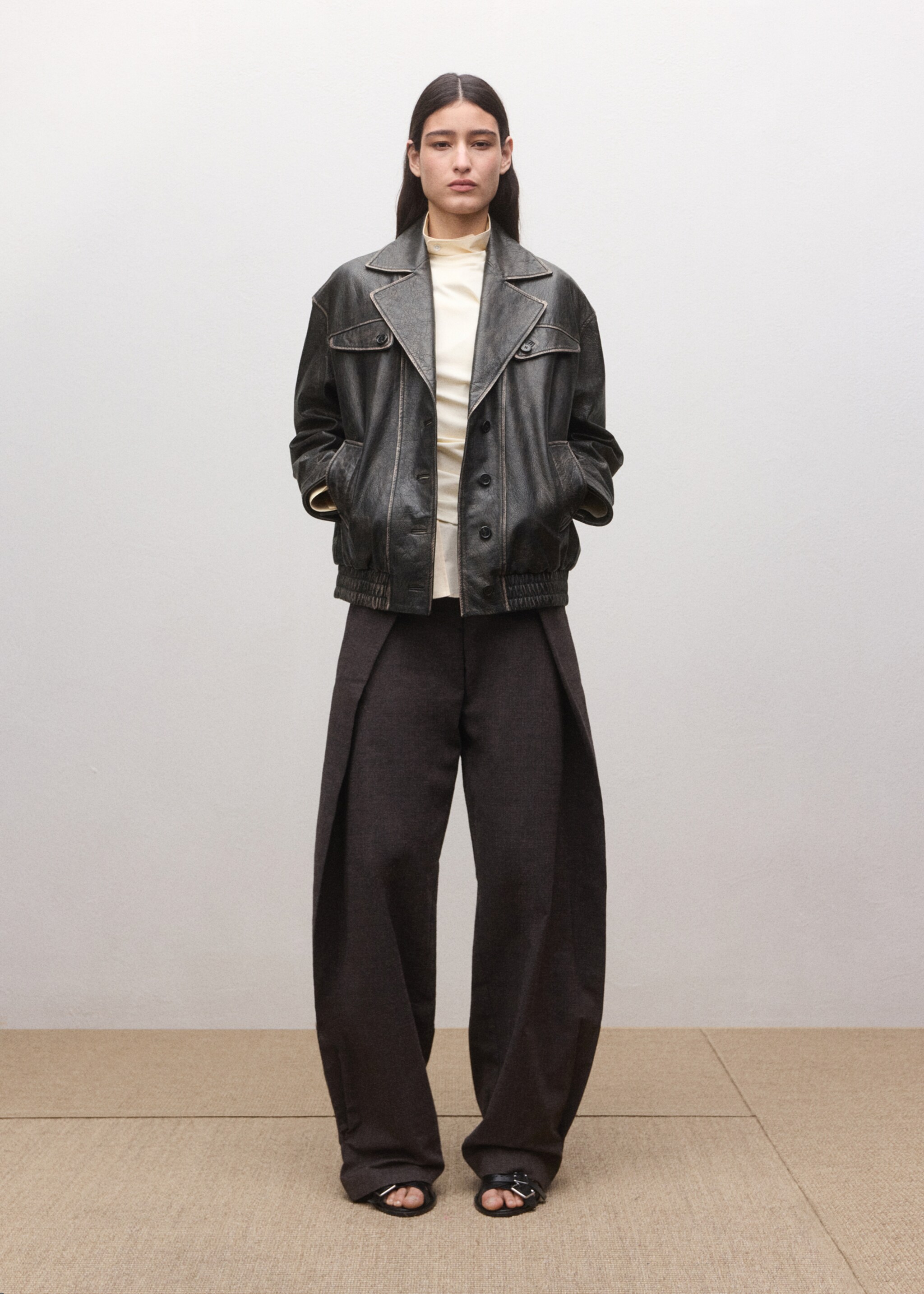 Veste 100 % cuir oversize boutons - Plan général, Marron. Ref: 27084772-01.