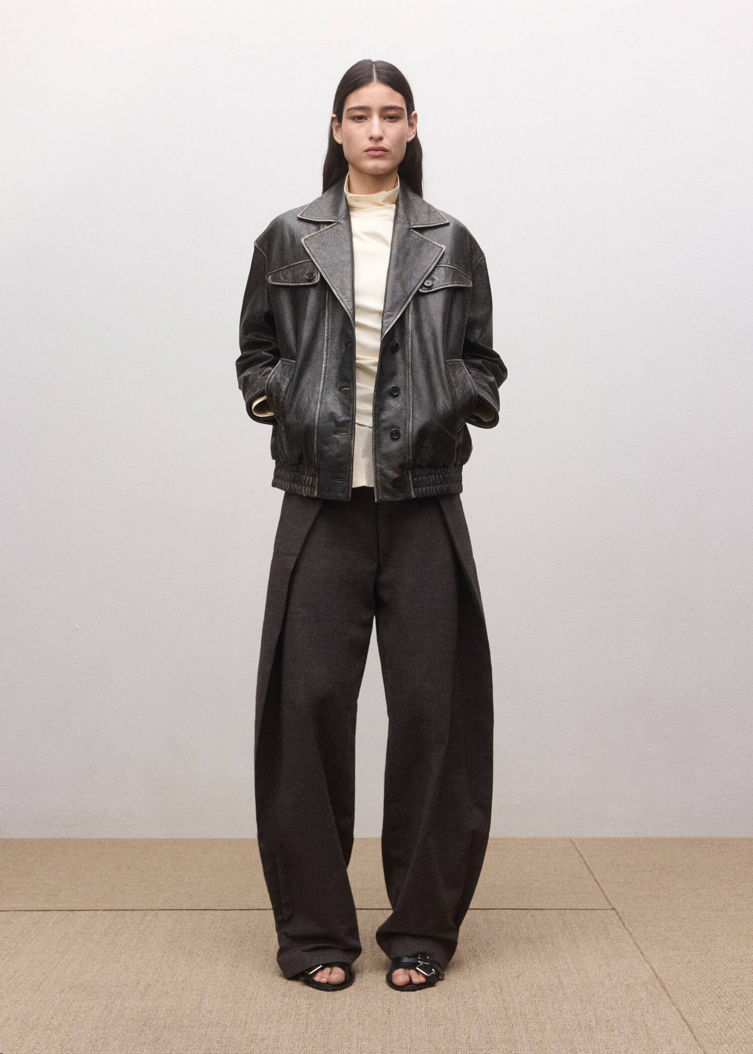 Veste 100 % cuir oversize boutons - Plan général