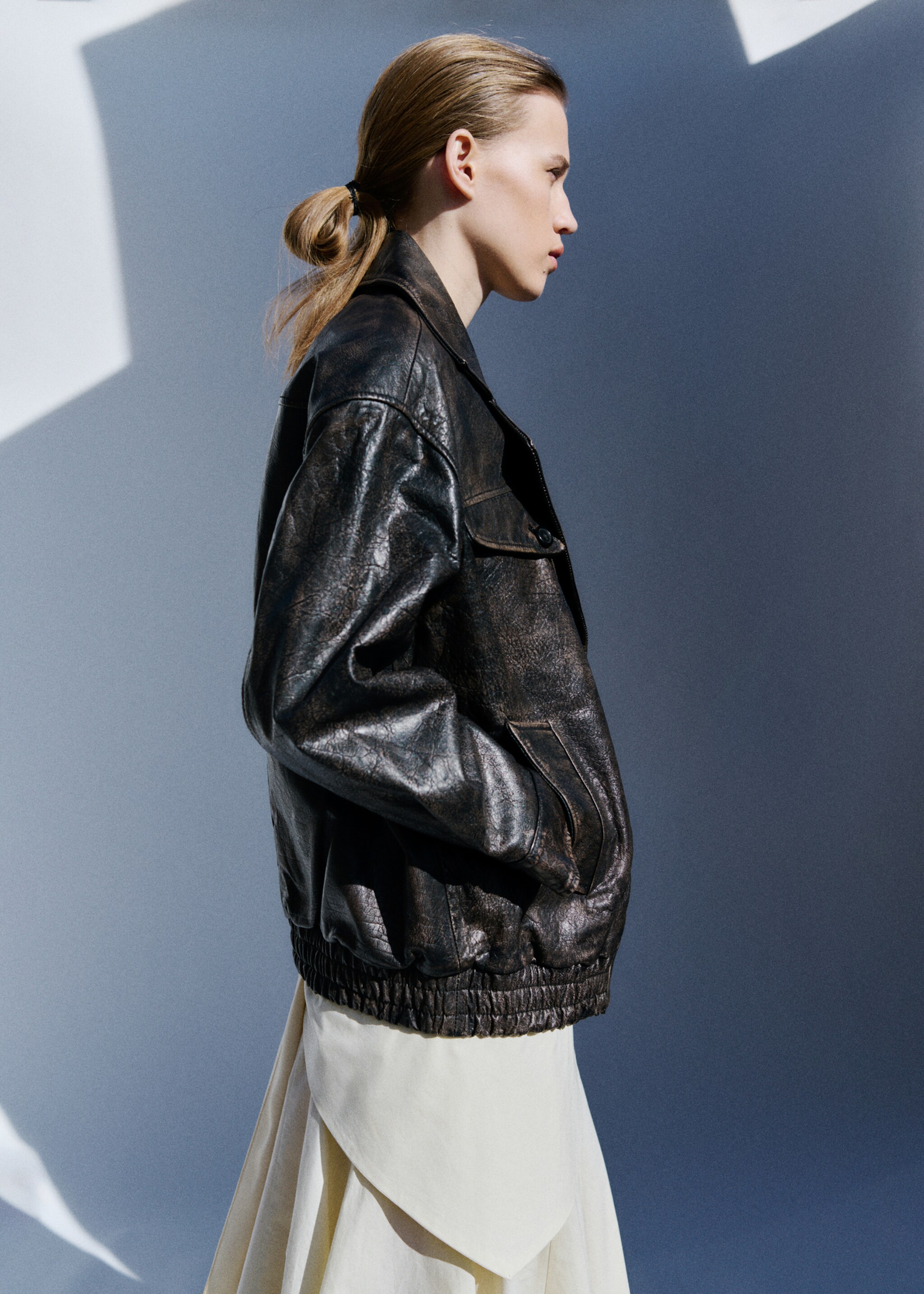 Veste 100 % cuir oversize boutons - Plan moyen, Marron. Ref: 27084772-03.