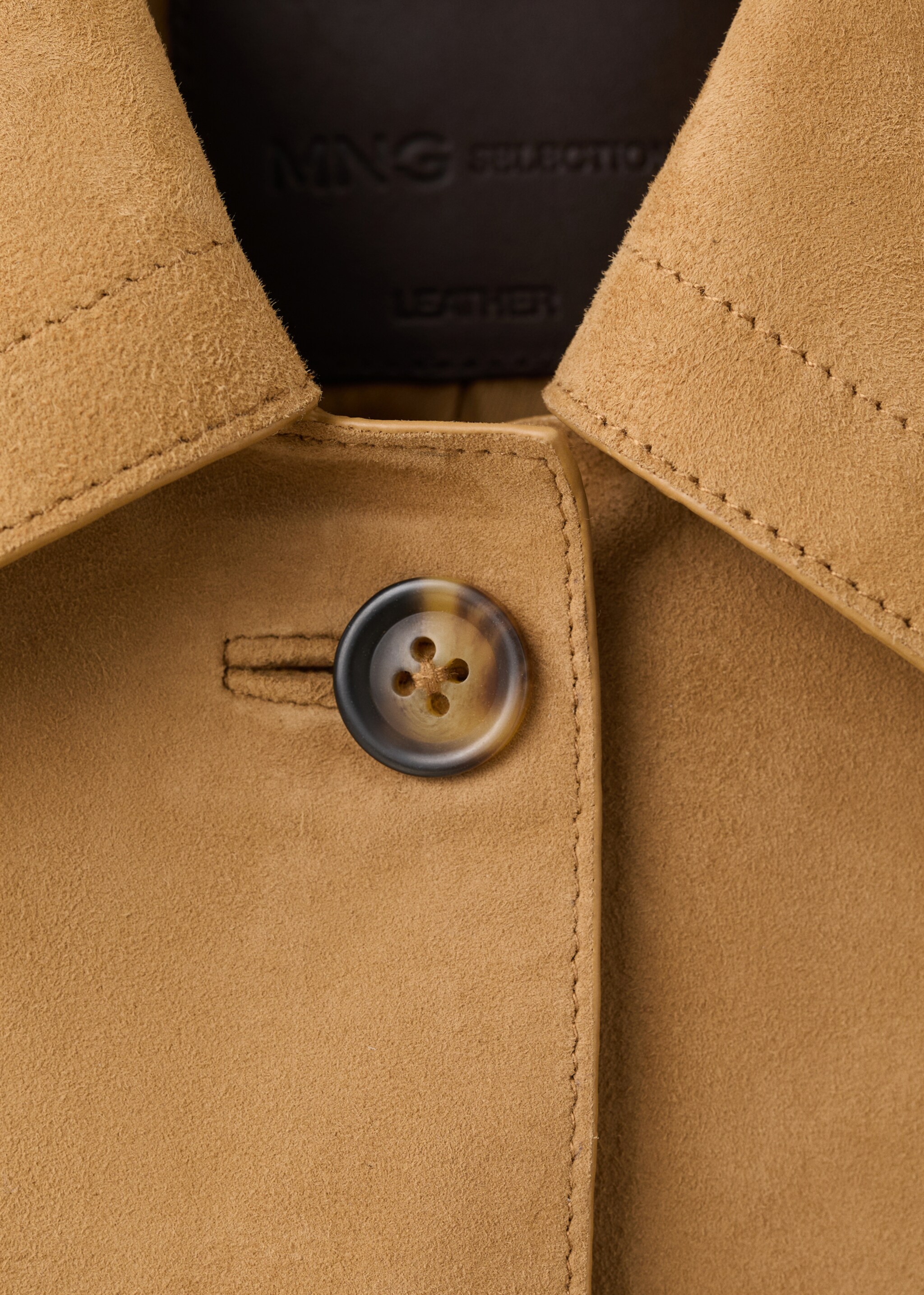 Wildleder-Jacke mit Taschen - Detail des Artikels 0, Okker. Ref: 27084788-01.