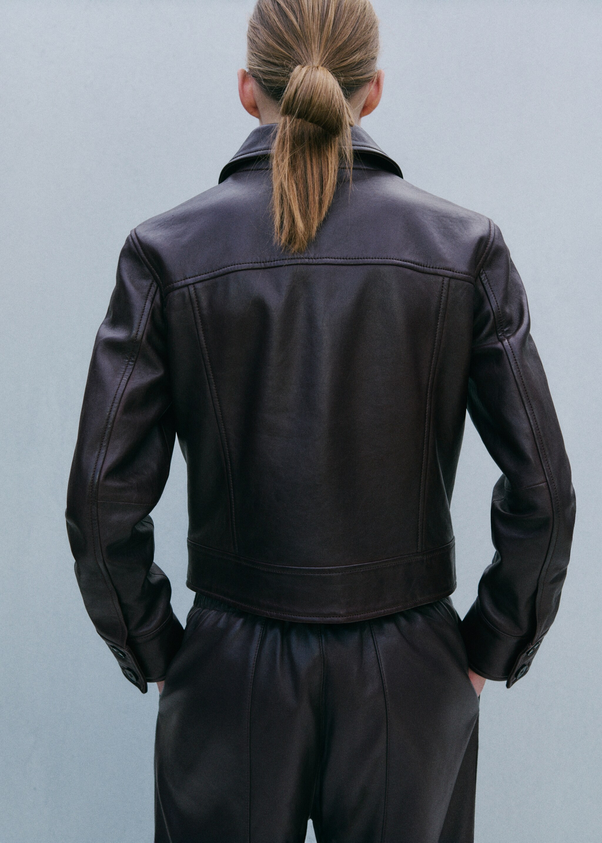 Buttoned leather jacket - Details of the article 4, Burgundy. Ref: 27094044-01.