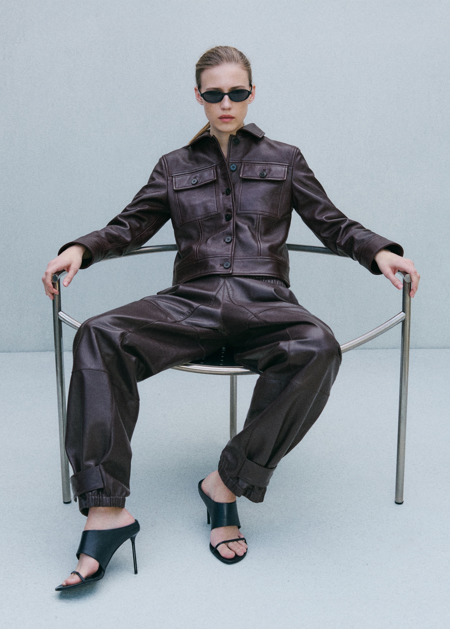 Buttoned leather jacket - General plane