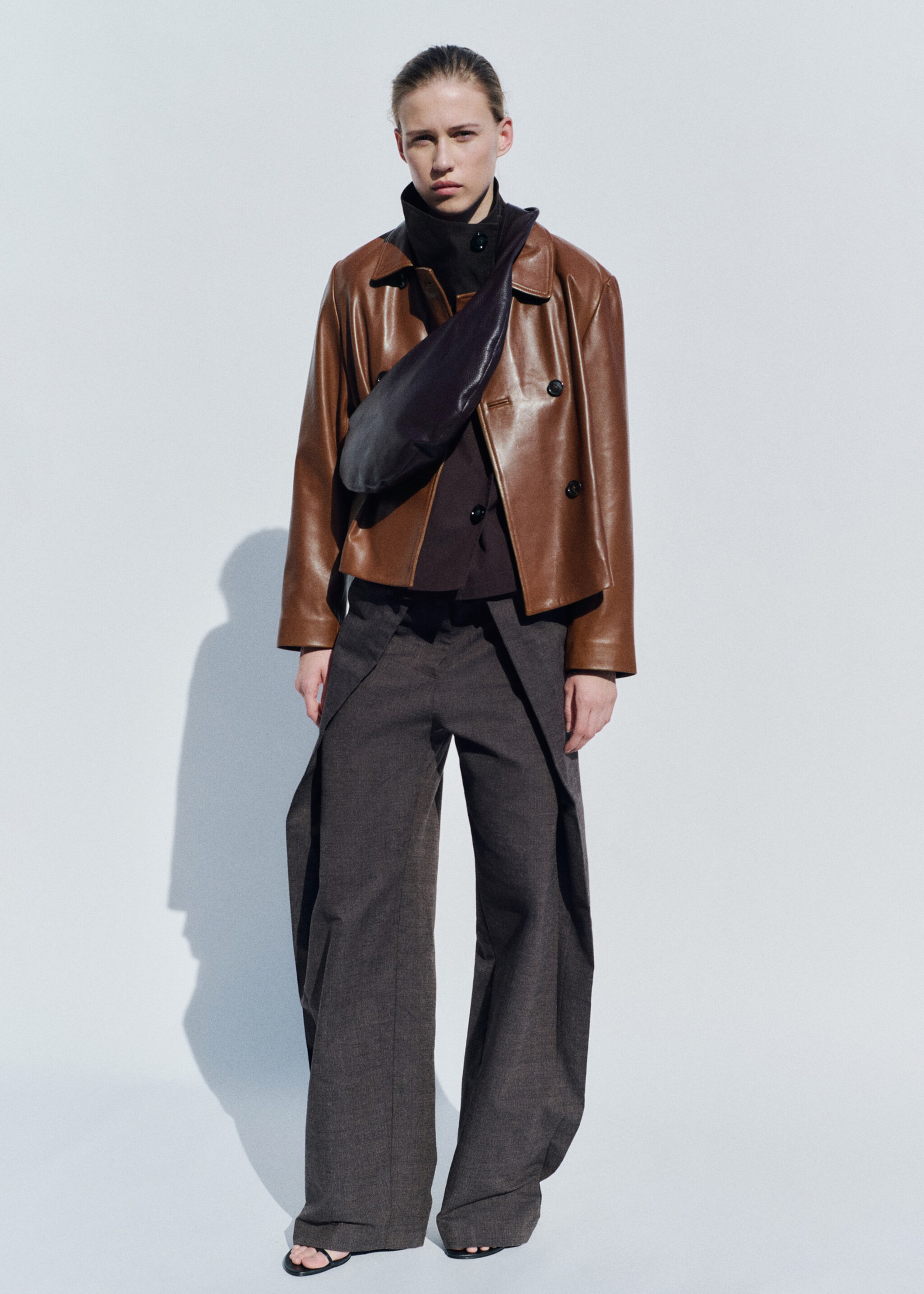 Jaqueta 100% pell doble botonada - Pla general, Marró mitjà. Ref: 27094432-03.