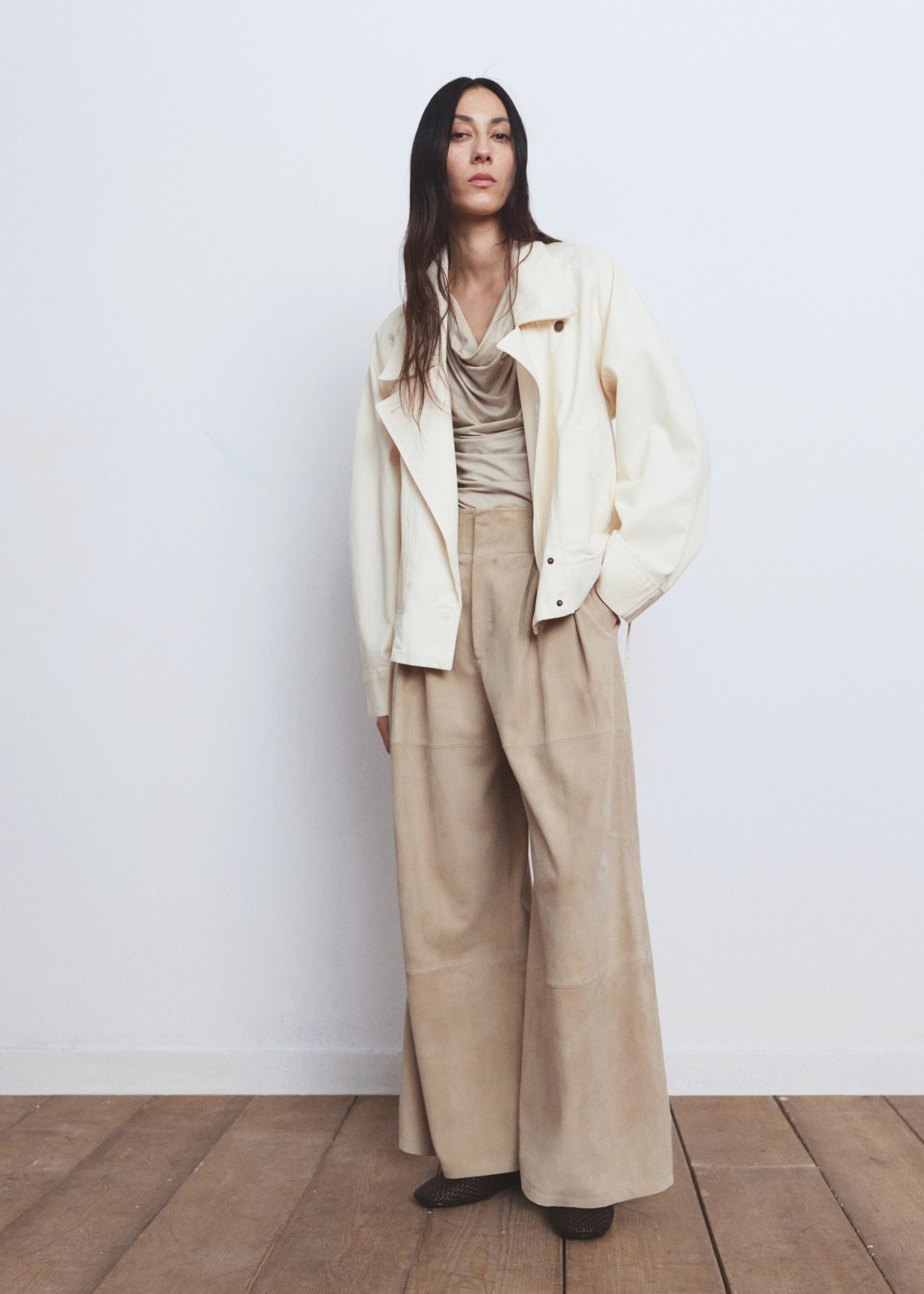 معطف ترنش من القطن بطيّات كبيرة وحزام - رؤية عامة, سكري. Ref: 27095829-01.