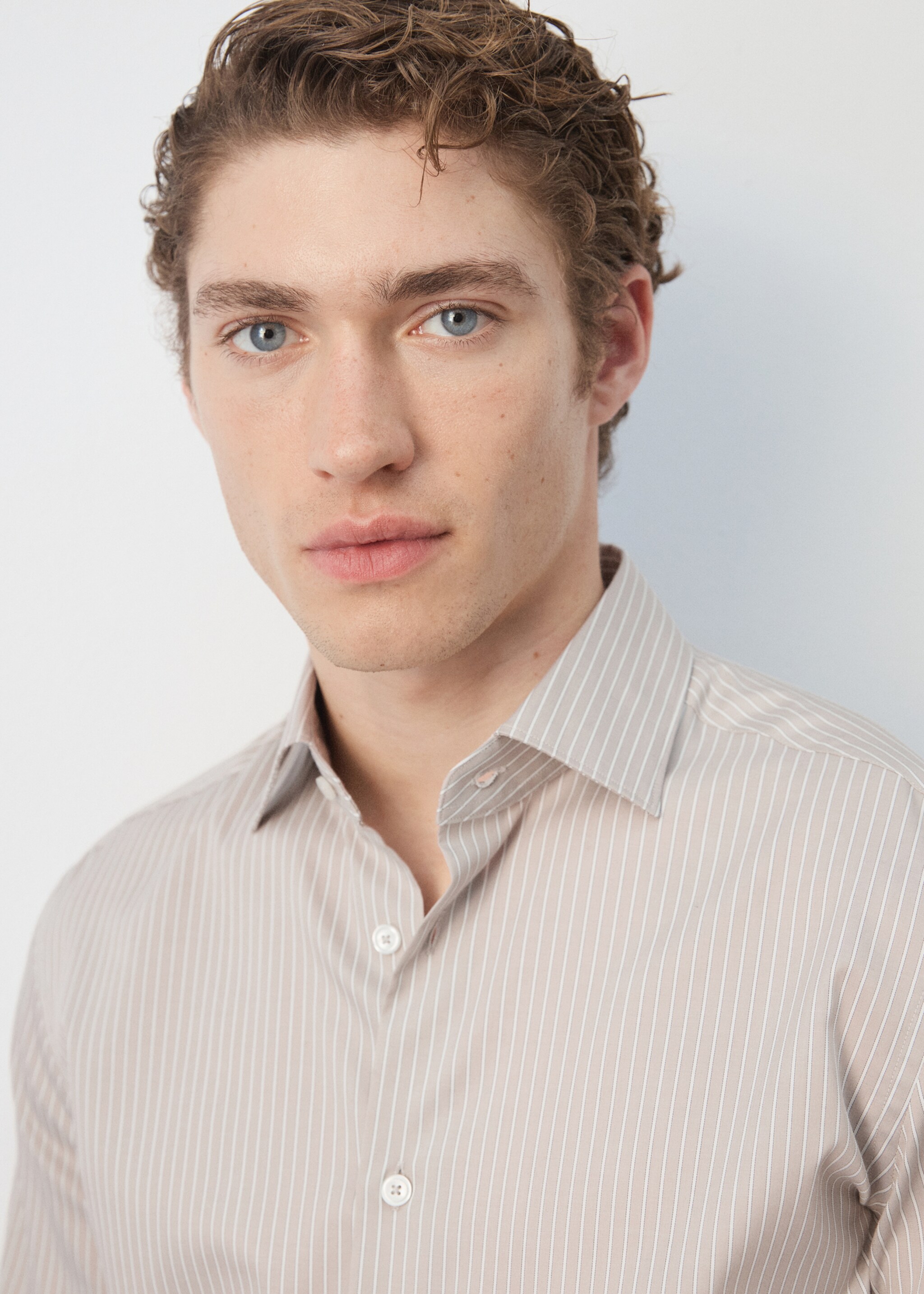 Chemise slim fit coton rayée - Détail de l'article 1, Sable. Ref: 27095934-01.