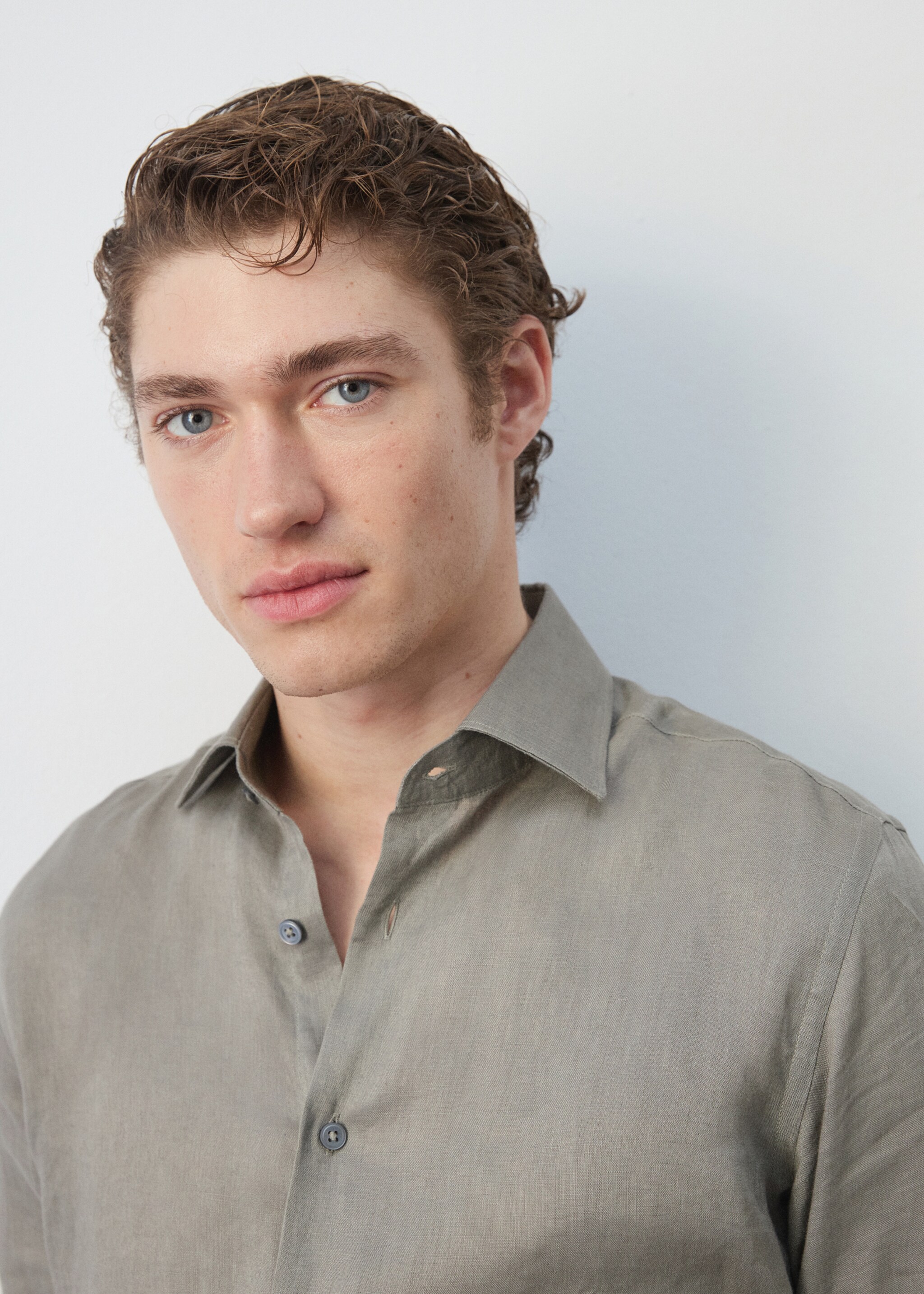 100% linen slim-fit shirt - Details of the article 1, Medium Brown. Ref: 27095947-02.