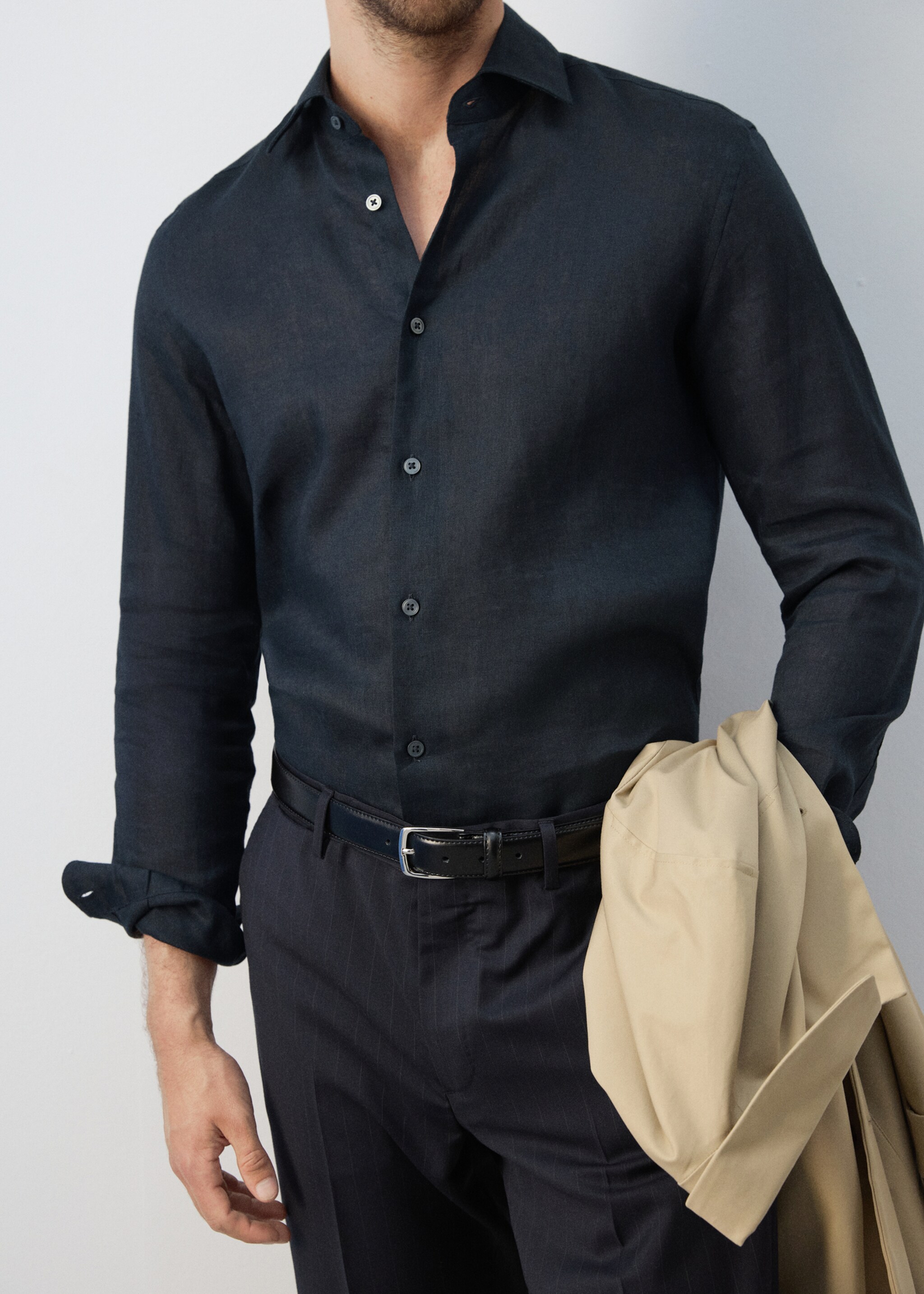 قميص 100% من الكتان سليم فيت - الجهة الخلفية للمنتج, أزرق غامق. Ref: 27095947-02.