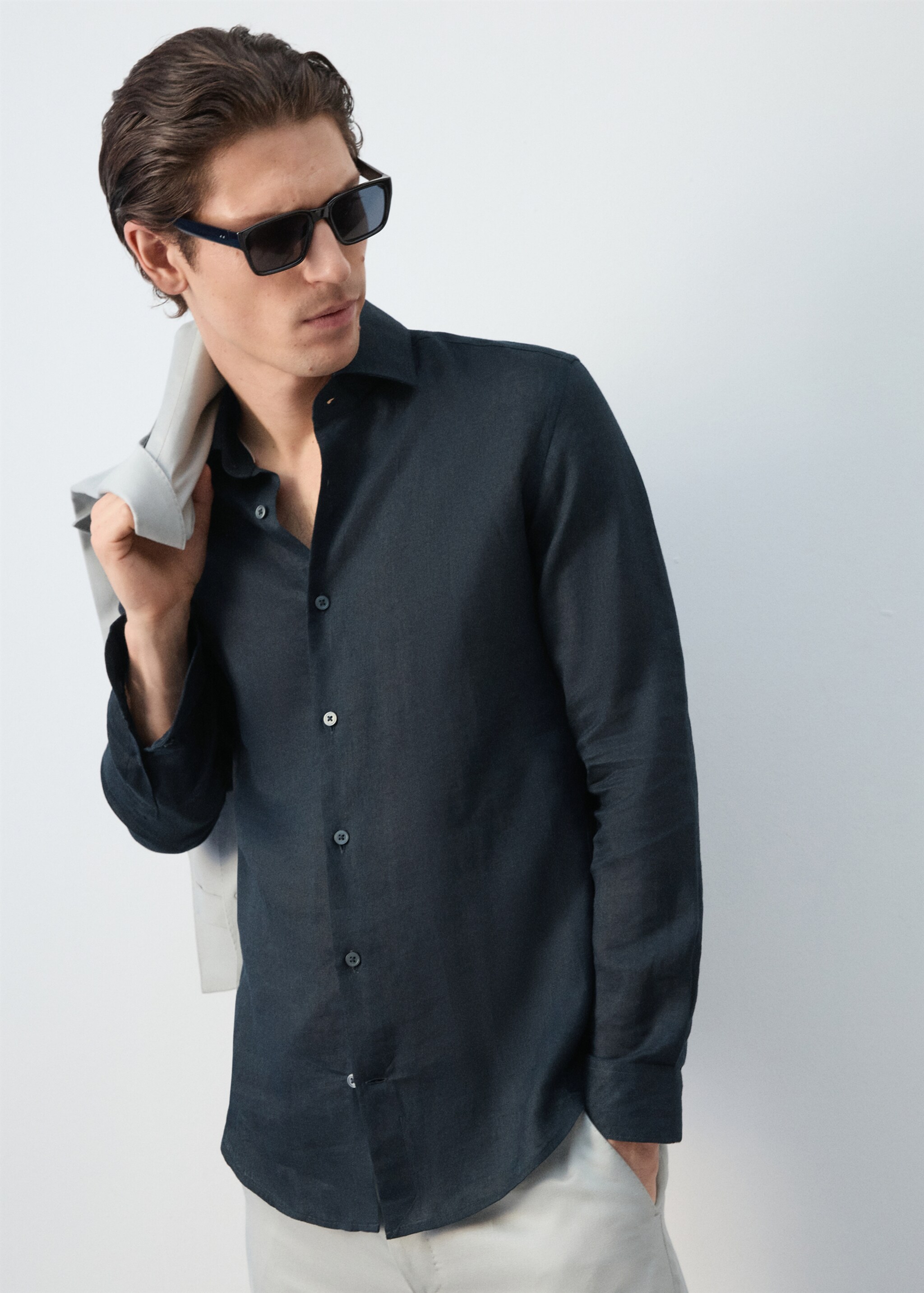100% linen slim-fit shirt - Medium plane, Navy. Ref: 27095947-03.