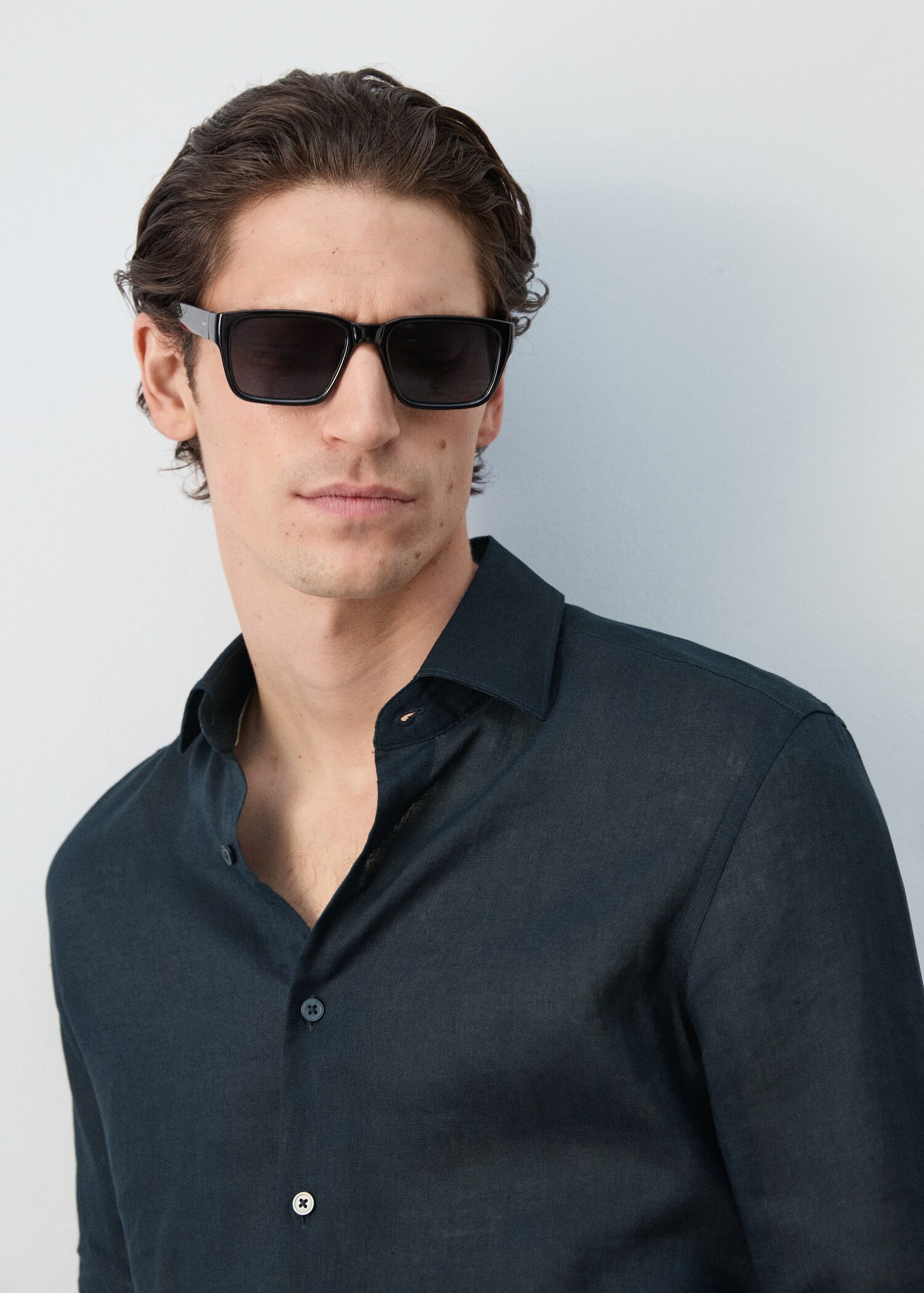 100% linen slim-fit shirt - Reverse of the article