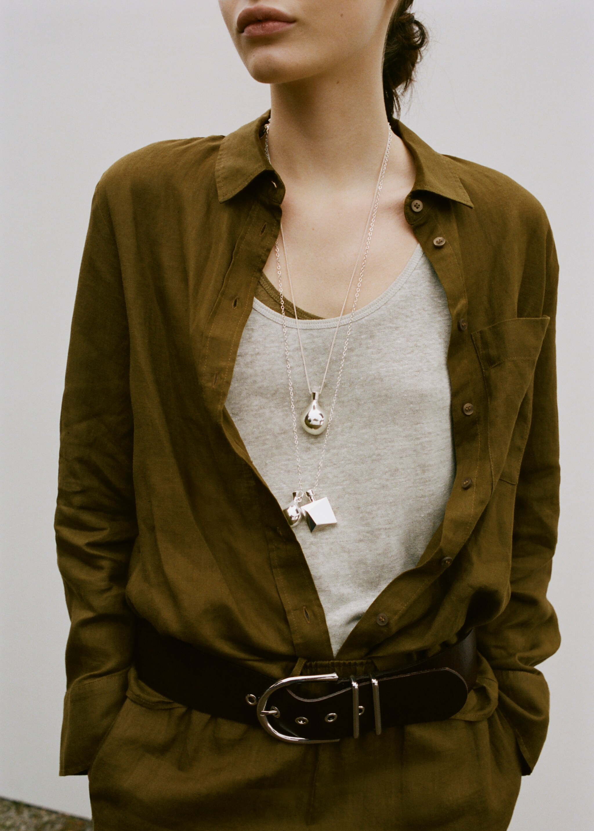 Pocket linen shirt - Details of the article 6, Olive Green. Ref: 27096345-04.