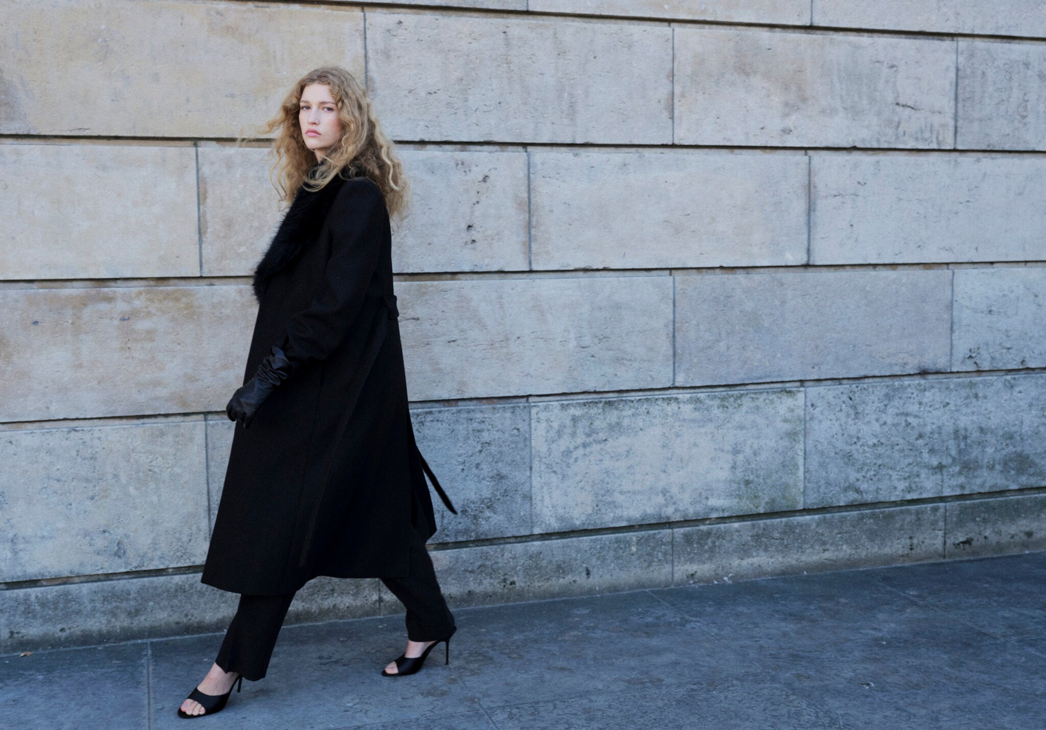 معطف صوف مانتيكو بياقة فرو - رؤية بانورامية