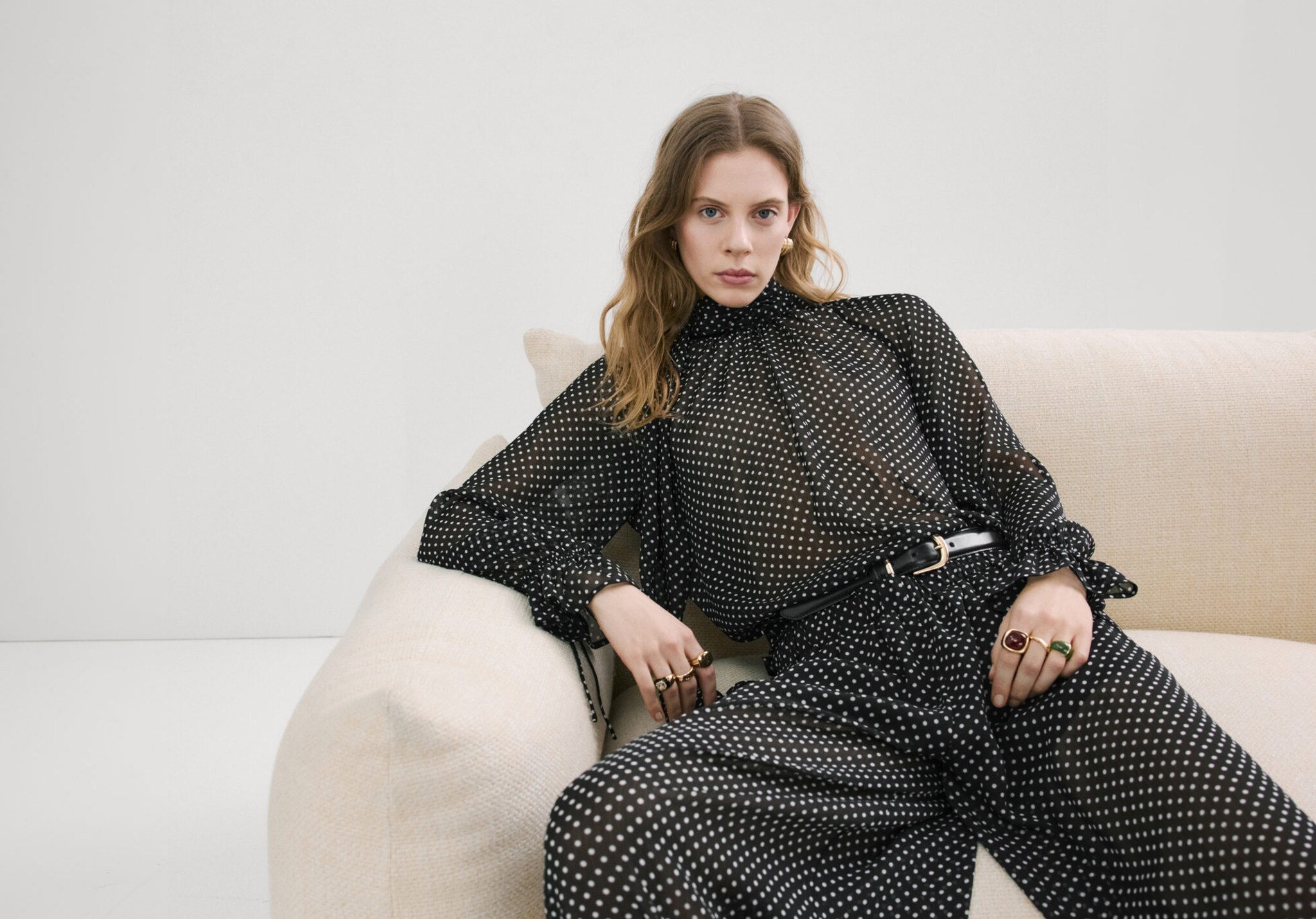 Polka dot high-neck blouse - Panoramic plane