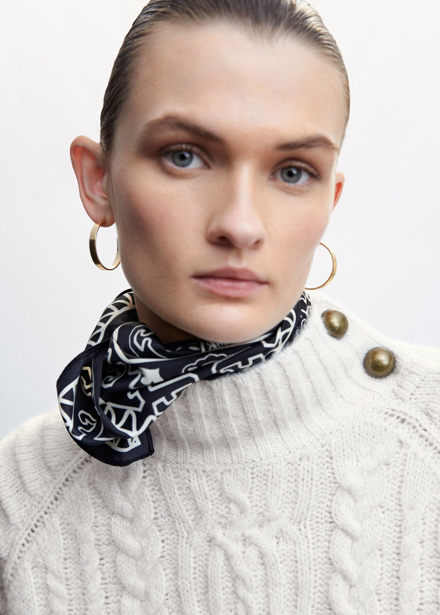 Hoop earrings - Details of the article 9
