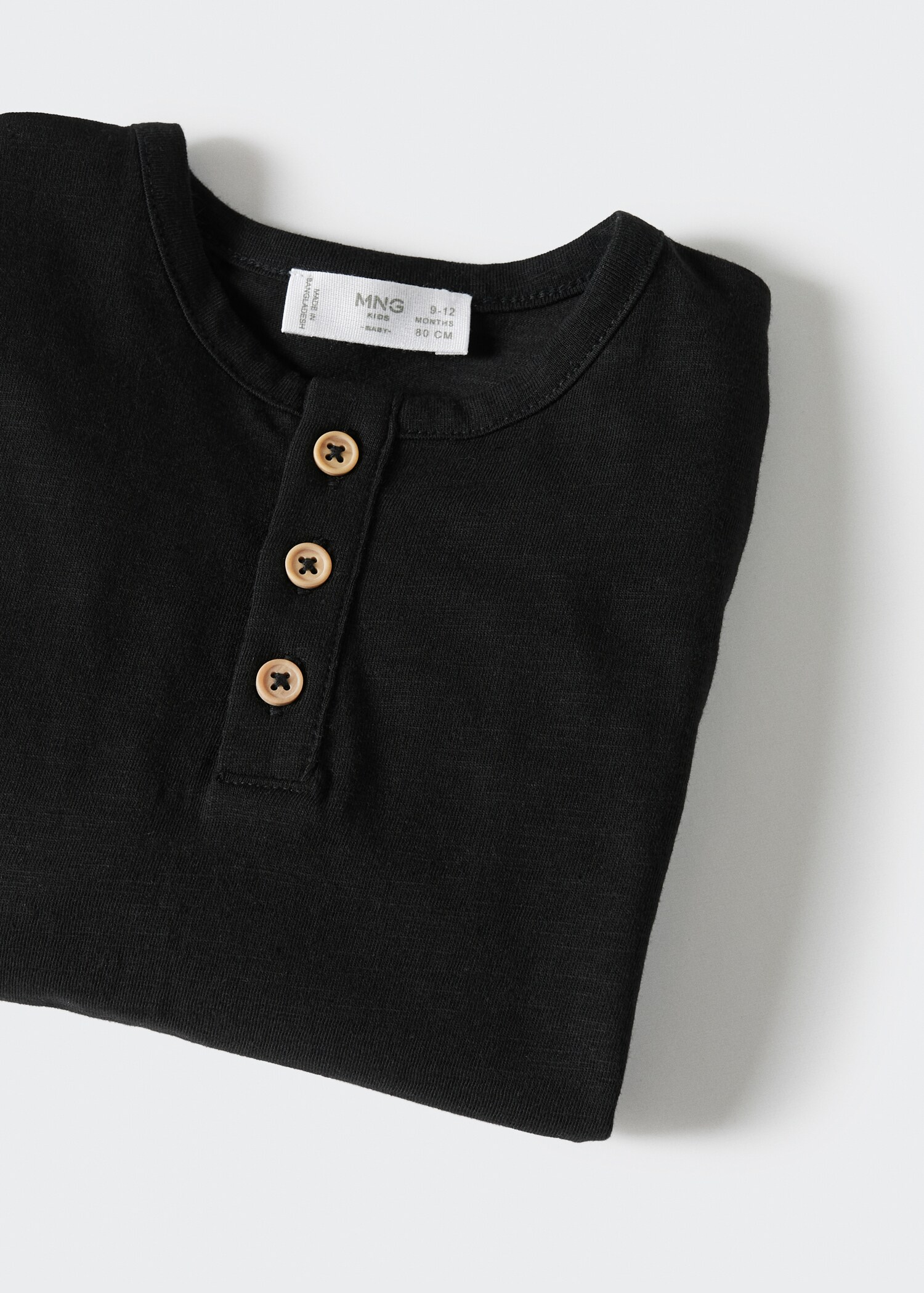 Buttoned long sleeve t-shirt - Details of the article 8
