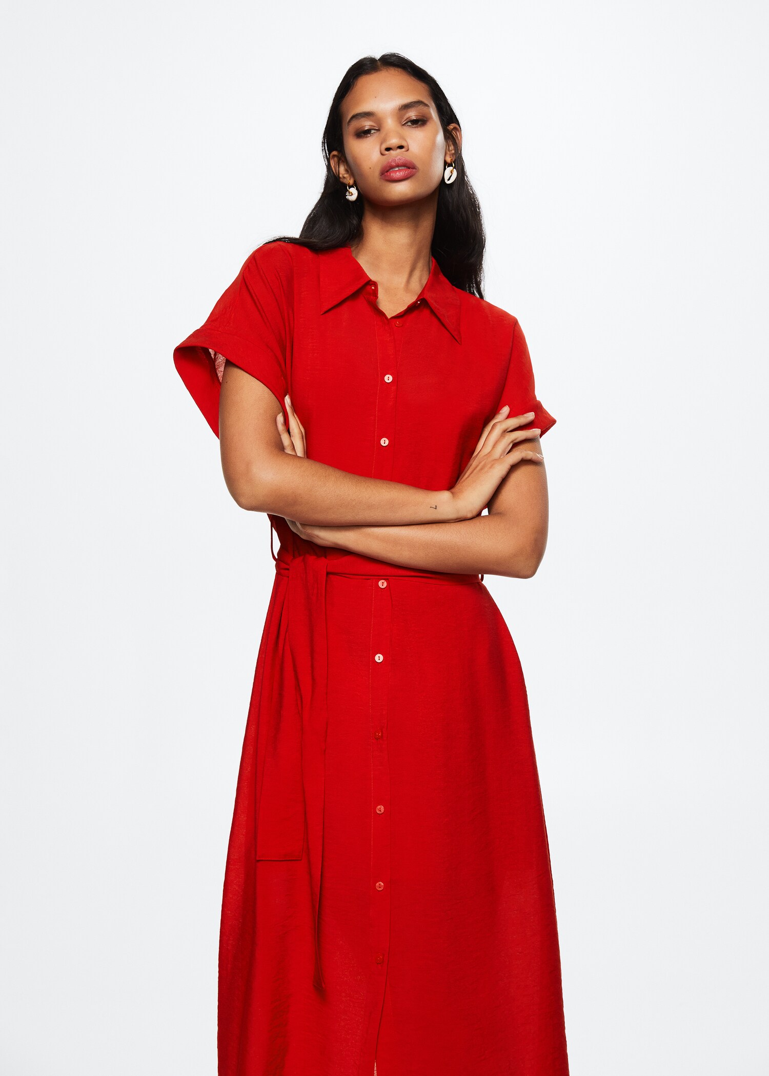 Vestido camisero cinturón - Plano medio